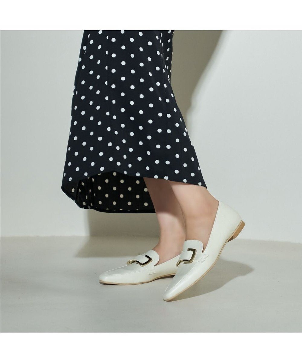 【モード エ ジャコモ/MODE ET JACOMO】のcarino 【レイン対応】バックルローファー インテリア・キッズ・メンズ・レディースファッション・服の通販 founy(ファニー) 　ファッション　Fashion　レディースファッション　Fashion for Women　バッグ　Bags　オケージョン　Occasion Wear　軽量　Lightweight, Ultra Light　シューズ　Shoes, Footwear　シンプル　Simple, Minimal　スタイリッシュ　Stylish, Fashionable　スタンダード　Standard, Basic　トレンド　Trend, Trending Now　ドレス　Dress, One-Piece　フラット　Flat, Flat Shoes　ベーシック　Basic, Essential　レイン　Rain, Rainproof　おすすめ　Recommended / Our Picks　ビジネス 仕事 通勤　Business / Work / Commuting　ホワイト|ID: prp329100004558623 ipo3291000000033552769