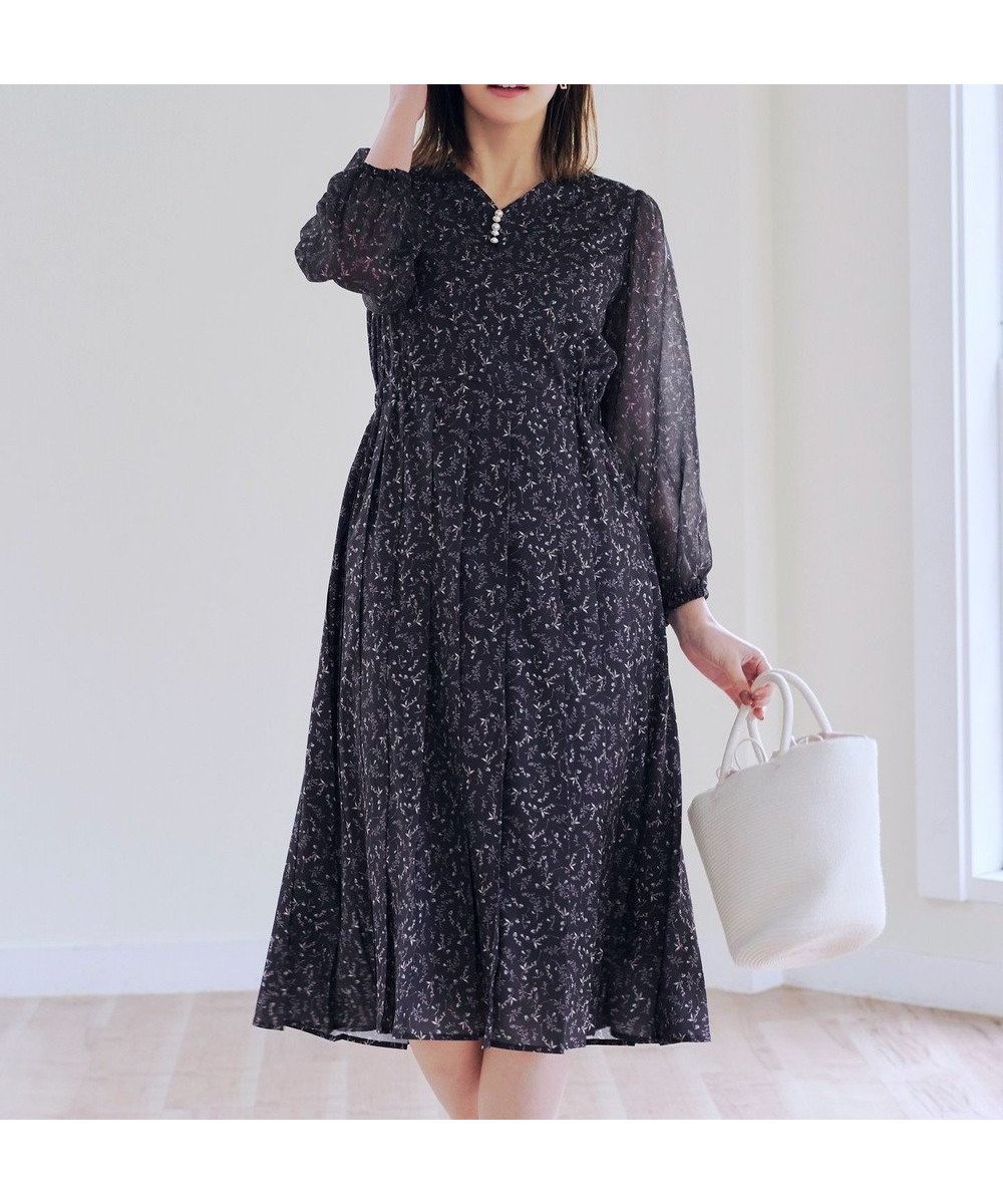 【ティアクラッセ/Tiaclasse】の【洗える】花柄シフォン袖ワンピース インテリア・キッズ・メンズ・レディースファッション・服の通販 founy(ファニー) 　ファッション　Fashion　レディースファッション　Fashion for Women　ワンピース　Dresses　アクセサリー　Fashion Accessories　ウォッシャブル　Machine Washable　春　Spring　洗える　Machine Washable　秋　Autumn　カーディガン　Cardigan, Knitwear　シフォン　Chiffon, Lightweight Fabric　チュニック　Tunic, Long Top　ドッキング　Docking, Mixed Material　長袖　Long Sleeve, Full Sleeve　パール　Pearl, Pearl Accent　フィット　Fit, Slim Fit　フレア　Flare, Flared　プリーツ　Pleats, Pleated　ポケット　Pocket, Pocket Detail　S/S・春夏　SS, Spring/Summer, Warm Season　再入荷　Restock / Back in Stock　夏　Summer　エレガント 上品　Elegant　新作・新入荷　New Arrivals / New In　チャコールグレー|ID: prp329100004558632 ipo3291000000032559162