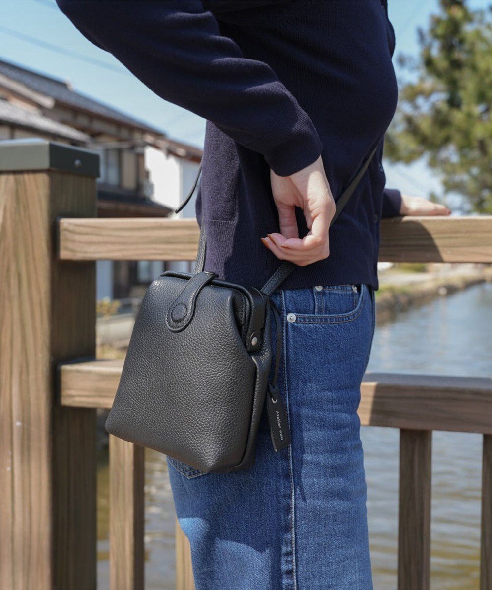 【アトリエヌウ/Atelier nuu】の【定番シリーズ/国内生産】parcel mist ダレスポシェット インテリア・キッズ・メンズ・レディースファッション・服の通販 founy(ファニー) 　ファッション　Fashion　レディースファッション　WOMEN　イタリア　Italy　スマート　Smart　財布　Wallet　定番　Standard　人気　Popularity　フレーム　Flame　ベーシック　Basic　ポケット　Pocket　おすすめ　Recommend　エレガント 上品　Elegant　ブラック|ID: prp329100004559176 ipo3291000000032233387