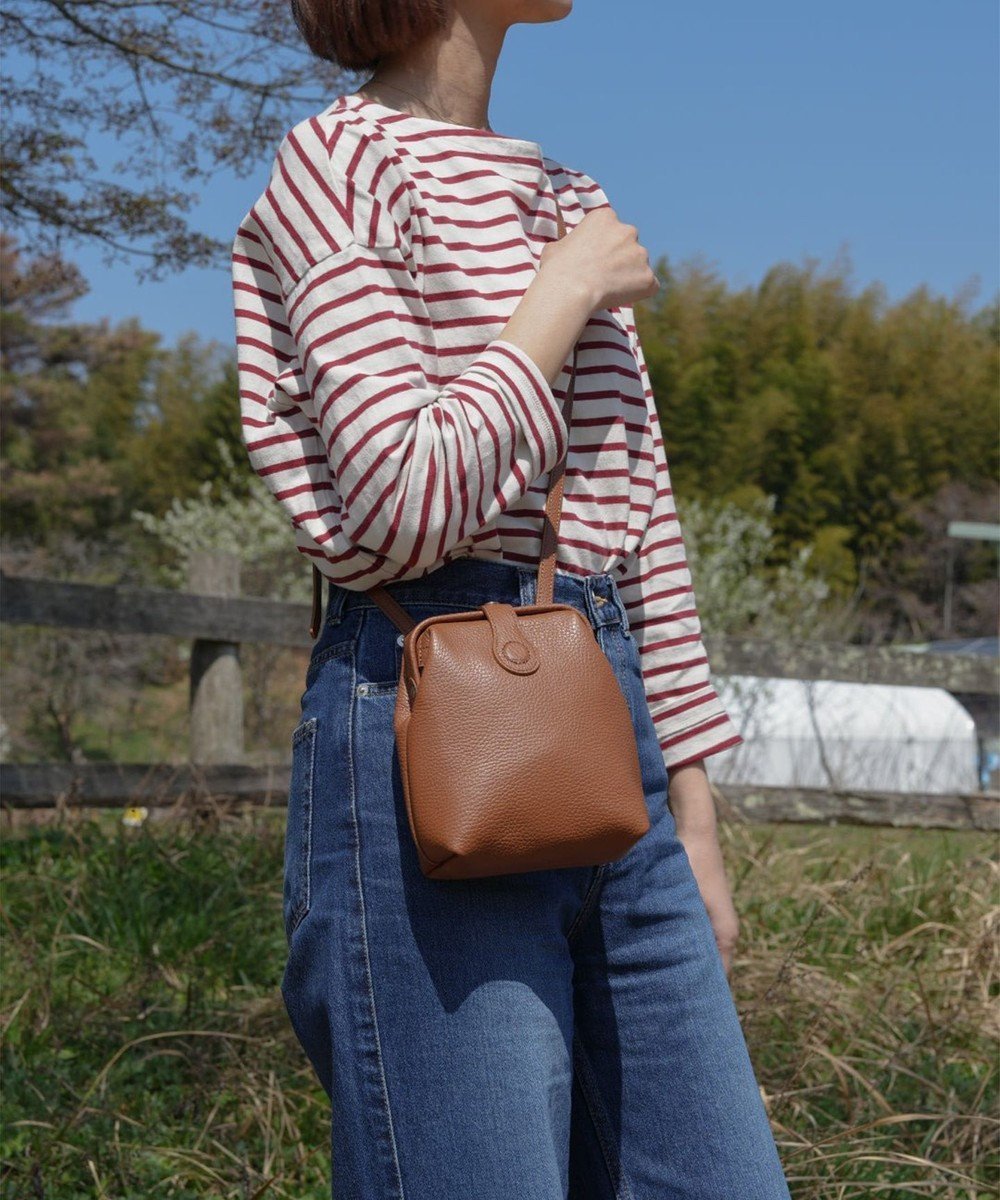 【アトリエヌウ/Atelier nuu】の【定番シリーズ/国内生産】parcel mist ダレスポシェット インテリア・キッズ・メンズ・レディースファッション・服の通販 founy(ファニー) 　ファッション　Fashion　レディースファッション　WOMEN　イタリア　Italy　スマート　Smart　財布　Wallet　定番　Standard　人気　Popularity　フレーム　Flame　ベーシック　Basic　ポケット　Pocket　おすすめ　Recommend　エレガント 上品　Elegant　キャメル|ID: prp329100004559176 ipo3291000000032233388
