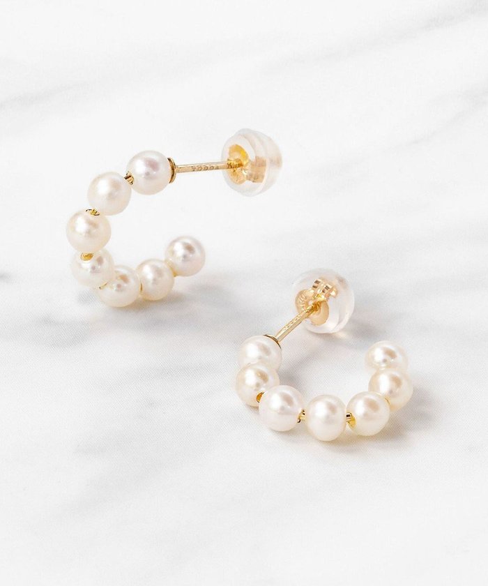 【トッカ/TOCCA】の【WEB限定】FRILL PEARL PIERCED EARRINGS K10 淡水パール ピアス インテリア・キッズ・メンズ・レディースファッション・服の通販 founy(ファニー) https://founy.com/ ファッション Fashion レディースファッション Fashion for Women ジュエリー Jewelry ファッションリング Fashion Rings イヤリング・フープ・ドロップタイプ Hoop, Drop & Clip Earrings アクセサリー Fashion Accessories シンプル Simple, Minimal デニム Denim, Jeans Material パール Pearl, Pearl Accent フェミニン Feminine, Girly フォーマル Formal, Dressy フリル Frill, Ruffle フープ Hoop, Hoop Earrings ポーチ Pouch, Small Case リュクス Luxury, Elegant, High-End, Chic ワンポイント One Point, Statement Accent エレガント 上品 Elegant ビジネス 仕事 通勤 Business / Work / Commuting |ID: prp329100004559204 ipo3291000000033682241