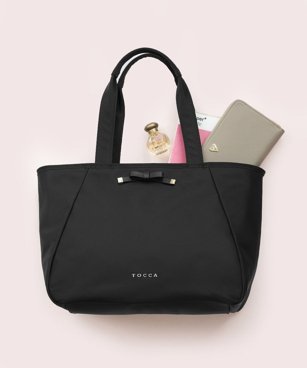 【トッカ/TOCCA】の【A4サイズ対応・撥水】JOLIE KNOT NYLONTOTE トートバック インテリア・キッズ・メンズ・レディースファッション・服の通販 founy(ファニー) 　ファッション　Fashion　レディースファッション　Fashion for Women　バッグ　Bags　シンプル　Simple, Minimal　ジップ　Zip, Zipper　財布　Wallet, Purse　トートバッグ　Tote Bag, Large Shoulder Bag　フェミニン　Feminine, Girly　フロント　Front, Front Design　ポケット　Pocket, Pocket Detail　マグネット　Magnet, Magnetic Closure　モチーフ　Motif, Design Theme　リボン　Ribbon, Bow　A/W・秋冬　Autumn/Winter　冬　Winter / This Winter　ビジネス 仕事 通勤　Business / Work / Commuting　ブラック系|ID: prp329100004559722 ipo3291000000032582350