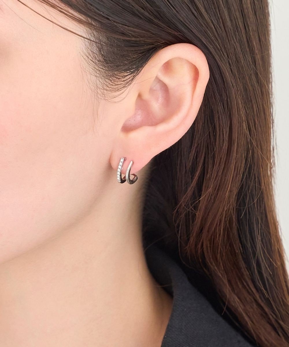 【フィービィー/phoebe】の【金属アレルギー対応】メタル×ビジュー2ラインピアス シルバー/サージカルステンレス インテリア・キッズ・メンズ・レディースファッション・服の通販 founy(ファニー) 　ファッション　Fashion　レディースファッション　Fashion for Women　アクセサリー　Fashion Accessories　シルバー　Silver, Metallic Silver　スタイリッシュ　Stylish, Fashionable　ビジュー　Bijou, Jewel-like Accent　メタル　Metal, Metal Parts　シルバー|ID: prp329100004559734 ipo3291000000033714056