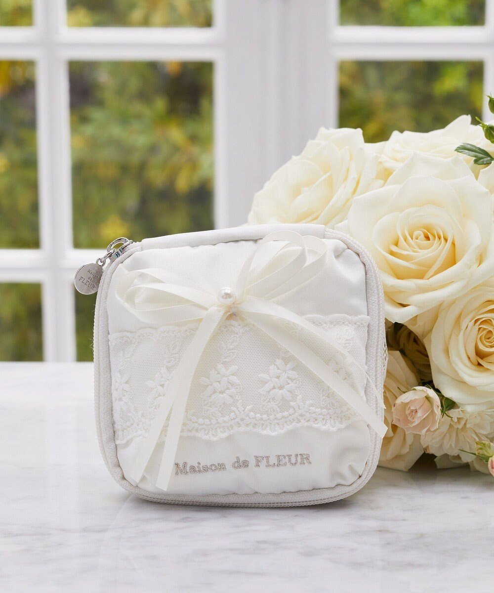 【メゾンドフルール/Maison de FLEUR】のレースフリルポーチ 人気、トレンドファッション・服の通販 founy(ファニー) 　ファッション　Fashion　レディースファッション　Fashion for Women　ミニ財布・二つ折り財布　Wallets & Card Cases　ポーチ&ミニバッグ　Pouches & Mini Bags　おすすめ　Recommended / Our Picks　アクセサリー　Fashion Accessories　ギフト プレゼント　Gift / Present　サテン　Satin, Glossy Fabric　フロント　Front, Front Design　ポーチ　Pouch, Small Case　モチーフ　Motif, Design Theme　リボン　Ribbon, Bow　財布　Wallet, Purse　 other-1|ID: prp329100004559827 ipo3291000000032727032