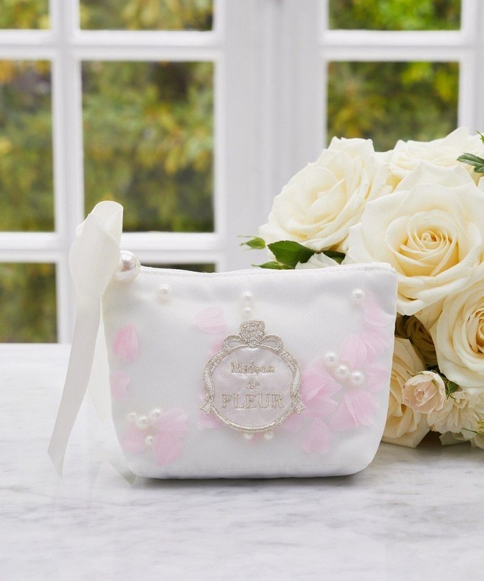 【メゾンドフルール/Maison de FLEUR】のマリエペタルパールポーチ インテリア・キッズ・メンズ・レディースファッション・服の通販 founy(ファニー) https://founy.com/ ファッション Fashion レディースファッション Fashion for Women ミニ財布・二つ折り財布 Wallets & Card Cases ポーチ&ミニバッグ Pouches & Mini Bags サテン Satin, Glossy Fabric チュール Tulip, Tulip Motif パール Pearl, Pearl Accent フラワー Flower, Floral フレーム Frame, Outline フロント Front, Front Design ポーチ Pouch, Small Case リボン Ribbon, Bow 財布 Wallet, Purse |ID: prp329100004559828 ipo3291000000032727036