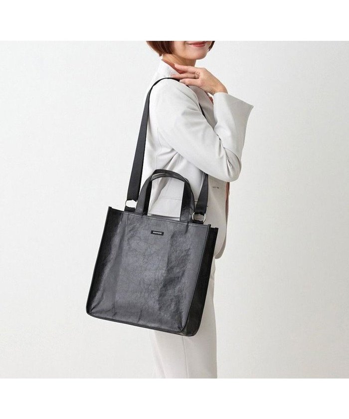 【ルートート/ROOTOTE】の1032【木繊維軽量素材】EU.スクエア.メタリック-A インテリア・キッズ・メンズ・レディースファッション・服の通販 founy(ファニー) https://founy.com/ ファッション Fashion レディースファッション Fashion for Women エレガント 上品 Elegant オケージョン Occasion Wear カメラ Camera Accessories 軽量 Lightweight, Ultra Light ショルダー Shoulder, Shoulder Strap シンプル Simple, Minimal スクエア Square, Square Shape スマホ Smartphone, Mobile Device スマート Smart, Elegant ドット Polka Dot, Dot Pattern ハンカチ Handkerchief, Hanky ペーパー Paper, Kraft Paper ボックス Boxy, Box Shape ポケット Pocket, Pocket Detail ポーチ Pouch, Small Case メタリック Metallic, Shiny Finish リップ Lip, Lip Motif ビジネス 仕事 通勤 Business / Work / Commuting |ID: prp329100004560747 ipo3291000000033551584