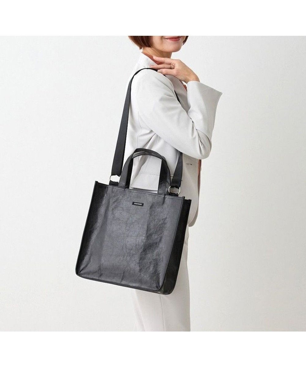 【ルートート/ROOTOTE】の1032【木繊維軽量素材】EU.スクエア.メタリック-A インテリア・キッズ・メンズ・レディースファッション・服の通販 founy(ファニー) 　ファッション　Fashion　レディースファッション　Fashion for Women　エレガント 上品　Elegant　オケージョン　Occasion Wear　カメラ　Camera Accessories　軽量　Lightweight, Ultra Light　ショルダー　Shoulder, Shoulder Strap　シンプル　Simple, Minimal　スクエア　Square, Square Shape　スマホ　Smartphone, Mobile Device　スマート　Smart, Elegant　ドット　Polka Dot, Dot Pattern　ハンカチ　Handkerchief, Hanky　ペーパー　Paper, Kraft Paper　ボックス　Boxy, Box Shape　ポケット　Pocket, Pocket Detail　ポーチ　Pouch, Small Case　メタリック　Metallic, Shiny Finish　リップ　Lip, Lip Motif　ビジネス 仕事 通勤　Business / Work / Commuting　03:ブラック|ID: prp329100004560747 ipo3291000000033551585