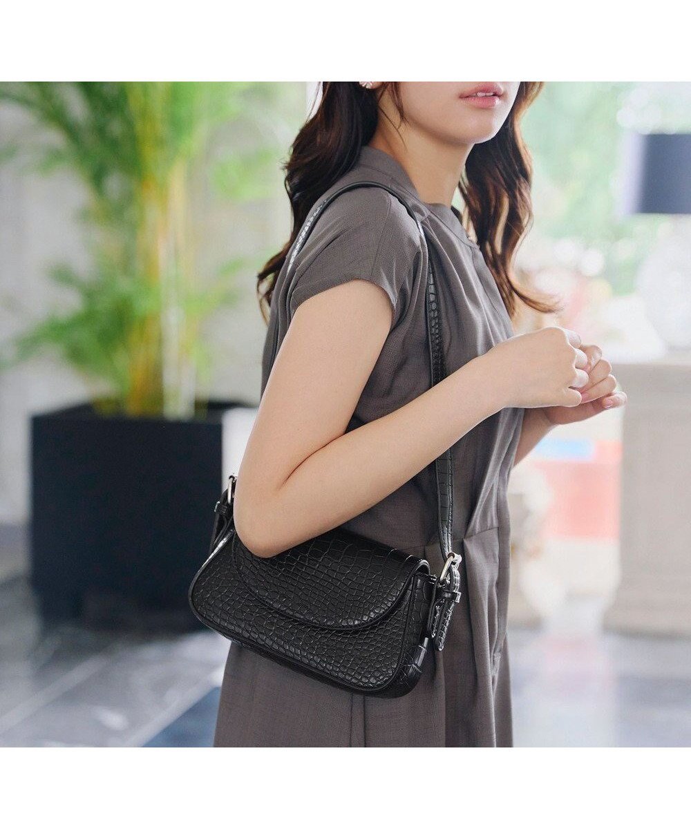 【ティアクラッセ/Tiaclasse】の【安田美沙子さん着用・2TYPE肩紐/ショルダー 斜め掛け】フラップミニバッグ インテリア・キッズ・メンズ・レディースファッション・服の通販 founy(ファニー) 　ファッション　Fashion　レディースファッション　Fashion for Women　バッグ　Bags　クロコ　Crocodile, Croc Embossed　シューズ　Shoes, Footwear　ショルダー　Shoulder, Shoulder Strap　チュニック　Tunic, Long Top　ビジネス 仕事 通勤　Business / Work / Commuting　フラップ　Flap, Flap Pocket　マグネット　Magnet, Magnetic Closure　ラップ　Wrap, Wrap Design　再入荷　Restock / Back in Stock　新作・新入荷　New Arrivals / New In　旅行　Travel　ブラックA(クロコ調)|ID: prp329100004560751 ipo3291000000034365597