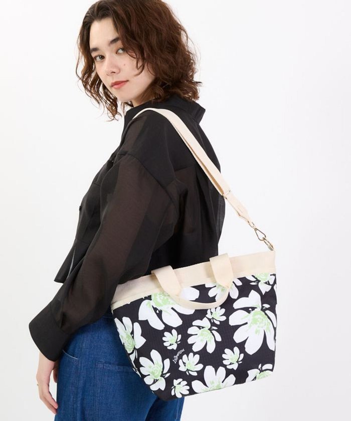 【レスポートサック/LeSportsac】のBUCKET TOTE/トロピカルガーデン インテリア・キッズ・メンズ・レディースファッション・服の通販 founy(ファニー) https://founy.com/ ファッション Fashion レディースファッション Fashion for Women バッグ Bags ガーデン Garden, Gardening ショルダー Shoulder, Shoulder Strap 財布 Wallet, Purse フラワー Flower, Floral プリント Print, Printed Pattern ポケット Pocket, Pocket Detail モチーフ Motif, Design Theme エレガント 上品 Elegant |ID: prp329100004561044 ipo3291000000032727244