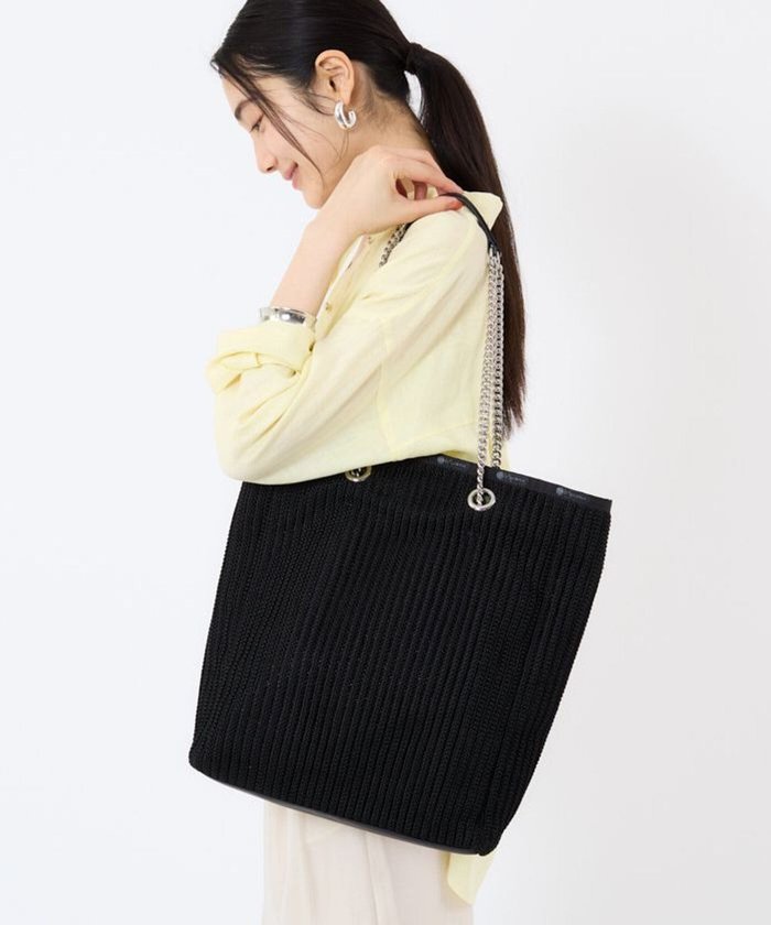 【レスポートサック/LeSportsac】のCHAIN CROCHET N/S TOTE/ブラッククロシェ インテリア・キッズ・メンズ・レディースファッション・服の通販 founy(ファニー) https://founy.com/ ファッション Fashion レディースファッション Fashion for Women バッグ Bags クロシェ Crochet, Knitted Lace クール Cool, Chic 軽量 Lightweight, Ultra Light シルバー Silver, Metallic Silver シンプル Simple, Minimal スタイリッシュ Stylish, Fashionable スリム Slim, Slim Fit チェーン Chain, Chain Strap プリント Print, Printed Pattern ポケット Pocket, Pocket Detail マグネット Magnet, Magnetic Closure リゾート Resort, Vacation Style エレガント 上品 Elegant ビジネス 仕事 通勤 Business / Work / Commuting |ID: prp329100004561079 ipo3291000000032727381