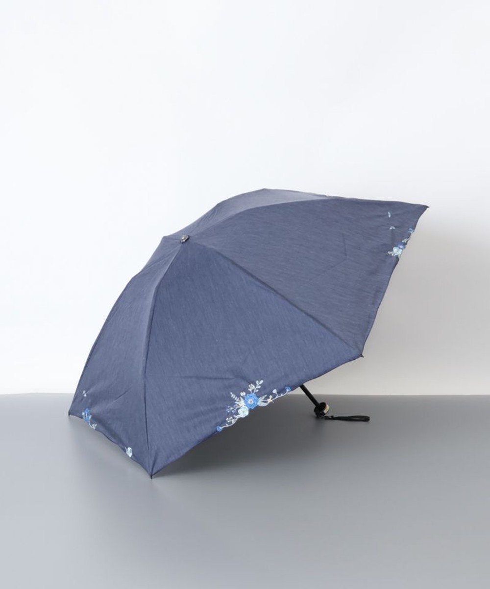 【アウロラ/AURORA】のBLAO(ブラオ)多色花柄刺しゅう晴雨兼用パラソル(折りたたみ傘) インテリア・キッズ・メンズ・レディースファッション・服の通販 founy(ファニー) 　ファッション　Fashion　レディースファッション　Fashion for Women　レイングッズ・傘・晴雨兼用傘　Umbrellas & Rain Gear　カラフル　Colorful Design　コンパクト　Compact, Small Size　傘　Umbrella, Parasol　サマー　Summer, Summer Style　ボタニカル　Botanical, Floral Pattern　日傘　Parasol, UV Umbrella　旅行　Travel　ネイビー|ID: prp329100004563949 ipo3291000000033658729