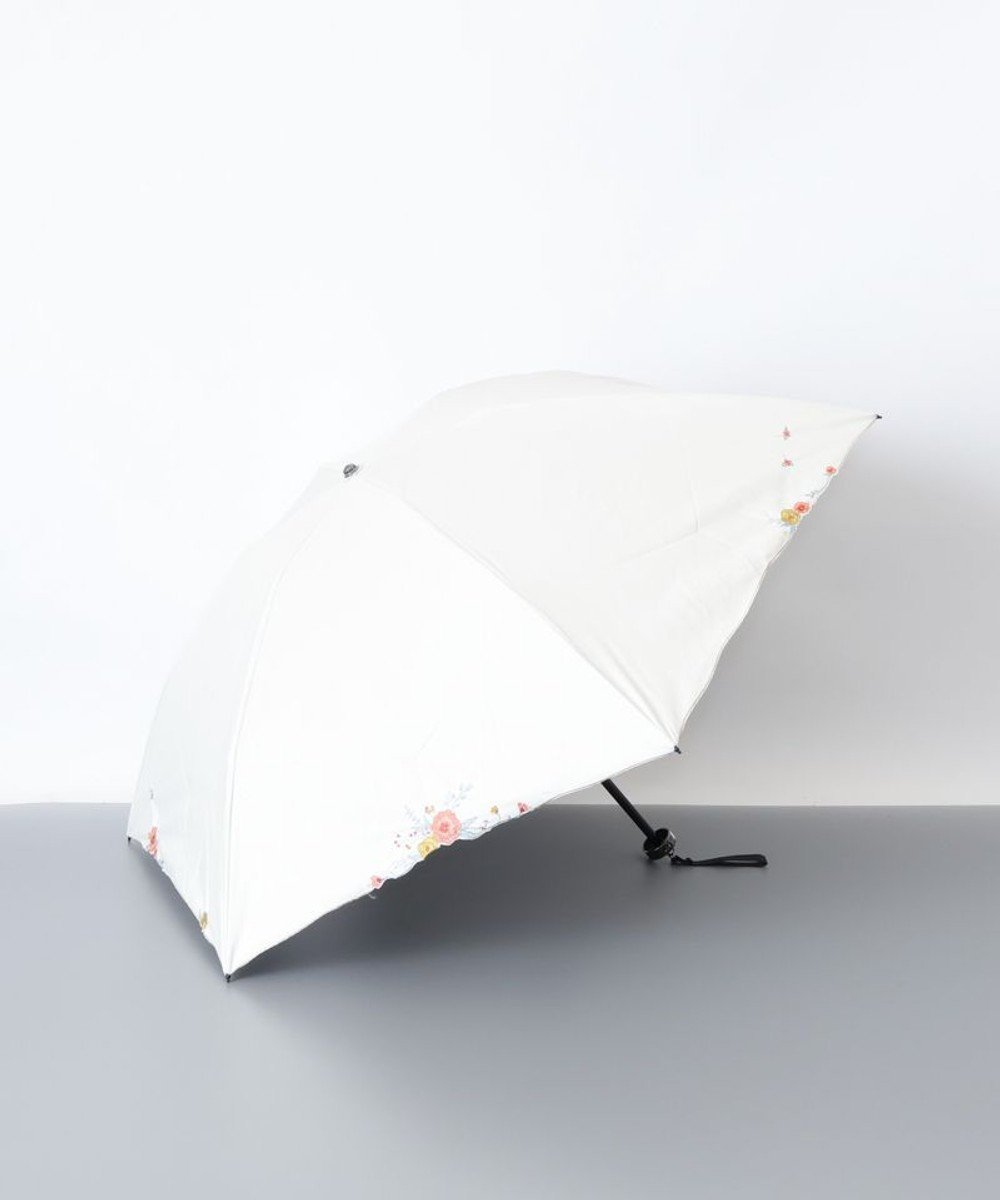 【アウロラ/AURORA】のBLAO(ブラオ)多色花柄刺しゅう晴雨兼用パラソル(折りたたみ傘) インテリア・キッズ・メンズ・レディースファッション・服の通販 founy(ファニー) 　ファッション　Fashion　レディースファッション　Fashion for Women　レイングッズ・傘・晴雨兼用傘　Umbrellas & Rain Gear　カラフル　Colorful Design　コンパクト　Compact, Small Size　傘　Umbrella, Parasol　サマー　Summer, Summer Style　ボタニカル　Botanical, Floral Pattern　日傘　Parasol, UV Umbrella　旅行　Travel　オフホワイト|ID: prp329100004563949 ipo3291000000033658731