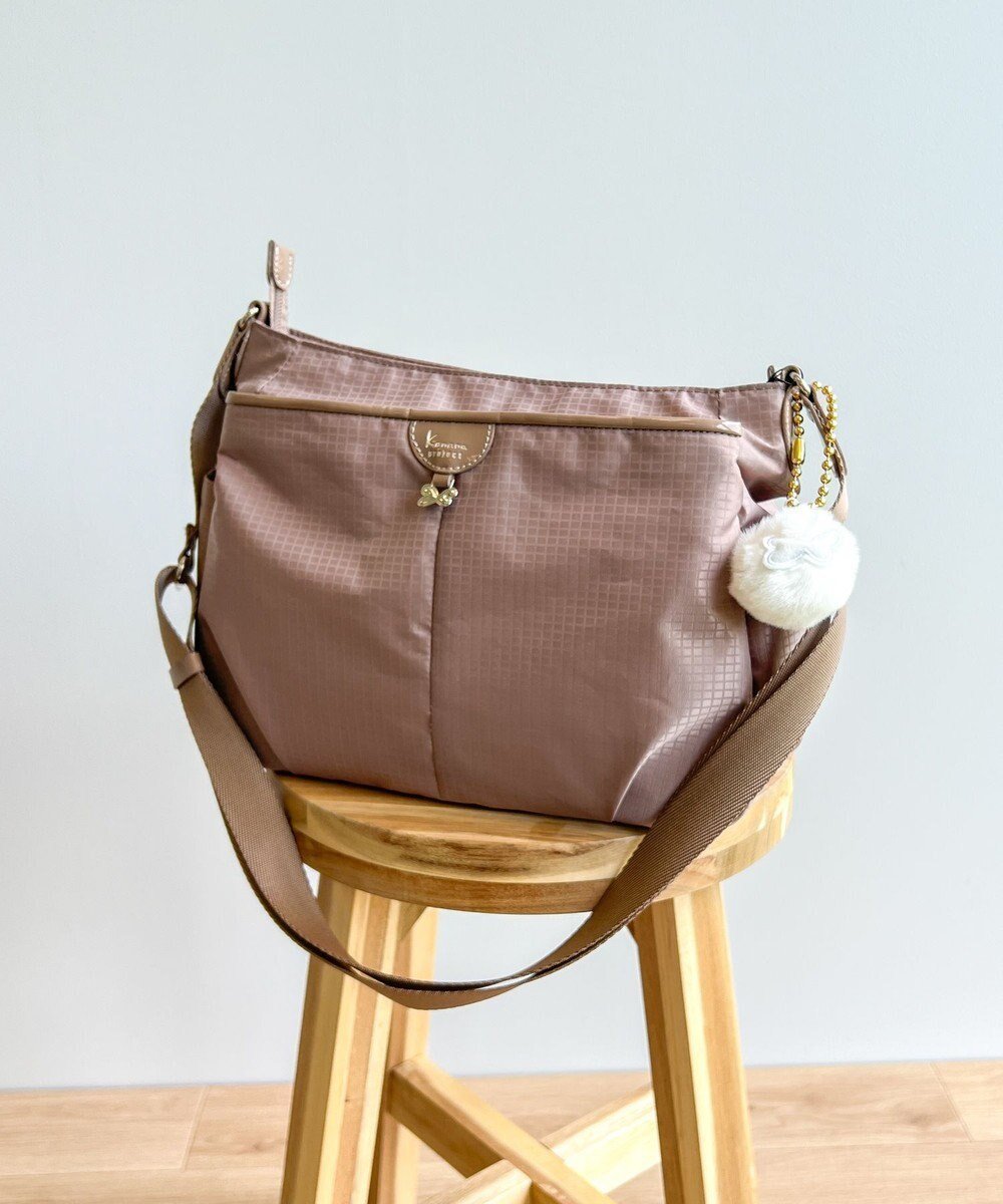 【エースバッグズアンドラゲッジ/ACE BAGS & LUGGAGE】のKanana project COLLECTION シェリ ショルダーバッグ 横M 17943 カナナプロジェクト コレクション インテリア・キッズ・メンズ・レディースファッション・服の通販 founy(ファニー) 　ファッション　Fashion　レディースファッション　Fashion for Women　クッション　Cushion, Throw Pillow　コレクション　Collection, Seasonal Line　軽量　Lightweight, Ultra Light　スマホ　Smartphone, Mobile Device　財布　Wallet, Purse　フロント　Front, Front Design　ポケット　Pocket, Pocket Detail　メッシュ　Mesh, Net Fabric　リュック　Backpack, Rucksack　ワンポイント　One Point, Statement Accent　再入荷　Restock / Back in Stock　旅行　Travel　スーツケース キャリーケース　Suitcase / Carry Case　エレガント 上品　Elegant　ギフト プレゼント　Gift / Present　ベージュ|ID: prp329100004563985 ipo3291000000032690422