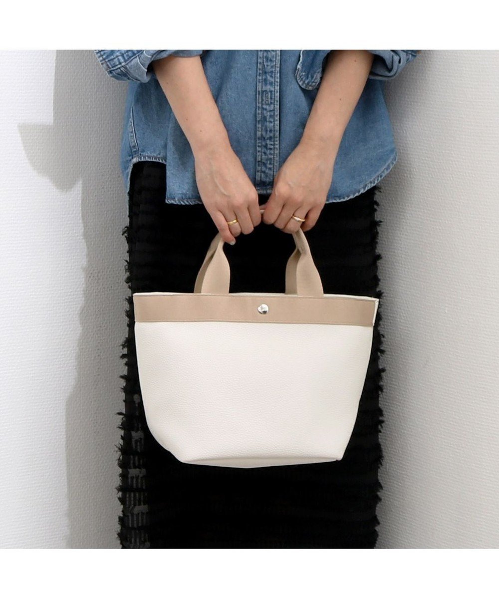 【アンビリオン/UNBILLION】のカシュカシュ cachecache / シュリンク舟型2wayトート インテリア・キッズ・メンズ・レディースファッション・服の通販 founy(ファニー) ファッション Fashion レディースファッション Fashion for Women バッグ Bags カラフル Colorful Design 財布 Wallet, Purse 定番 Standard, Basic Item ハンド Hand, Handmade ベーシック Basic, Essential ポケット Pocket, Pocket Detail ポーチ Pouch, Small Case ミックス Mix, Mixed Style モチーフ Motif, Design Theme 再入荷 Restock / Back in Stock アイボリー|ID: prp329100004564002 ipo3291000000033658792