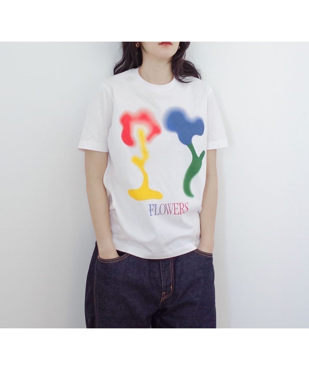 【シトム/SITOM】の【Morio Deguchi コラボ】 フラワーグラフィックTシャツ ホワイト 人気、トレンドファッション・服の通販 founy(ファニー) 　ファッション　Fashion　レディースファッション　WOMEN　トップス・カットソー　Tops/Tshirt　シャツ/ブラウス　Shirts/Blouses　ロング / Tシャツ　T-Shirts　カットソー　Cut and Sewn　春　Spring　カットソー　Cut And Sew　グラフィック　Graphic　コラボ　Collaboration　パターン　Pattern　フラワー　Flower　ベーシック　Basic　S/S・春夏　Ss・Spring/Summer　夏　Summer　卒業式　Graduation Ceremony　ビジネス 仕事 通勤　Business　 other-1|ID: prp329100004564605 ipo3291000000032281091