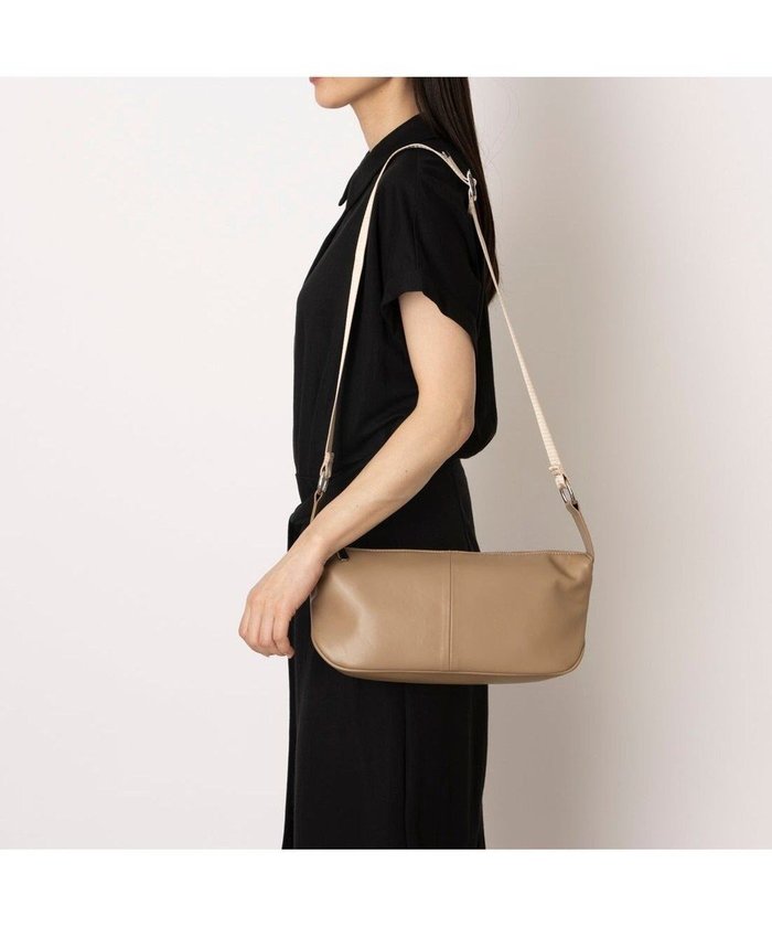 【アンビリオン/UNBILLION】のカシュカシュ cachecache / 横長ソフトショルダーバッグ インテリア・キッズ・メンズ・レディースファッション・服の通販 founy(ファニー) https://founy.com/ ファッション Fashion レディースファッション Ladies' Fashion Online バッグ Bag エレガント 上品 Elegant カラフル Colorful ショルダー Shoulder スポーティ Sporty なめらか Smooth ハンド Hand ミックス Mix モチーフ Motif 再入荷 Restock/Back In Stock/Re Arrival おすすめ Recommend |ID: prp329100004565578 ipo3291000000032288572