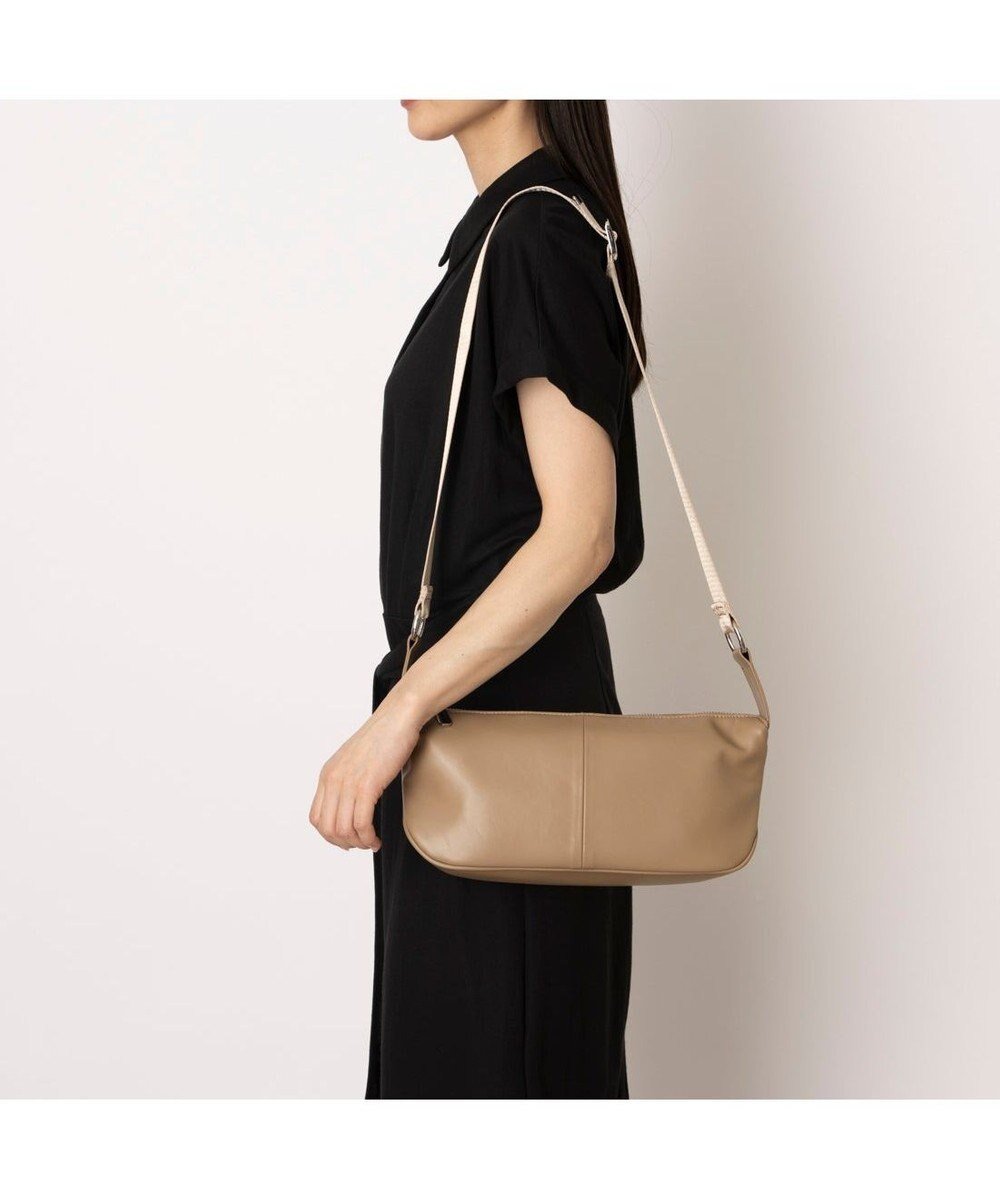 【アンビリオン/UNBILLION】のカシュカシュ cachecache / 横長ソフトショルダーバッグ インテリア・キッズ・メンズ・レディースファッション・服の通販 founy(ファニー) 　ファッション　Fashion　レディースファッション　Ladies' Fashion Online　バッグ　Bag　エレガント 上品　Elegant　カラフル　Colorful　ショルダー　Shoulder　スポーティ　Sporty　なめらか　Smooth　ハンド　Hand　ミックス　Mix　モチーフ　Motif　再入荷　Restock/Back In Stock/Re Arrival　おすすめ　Recommend　ベージュ|ID: prp329100004565578 ipo3291000000032288573