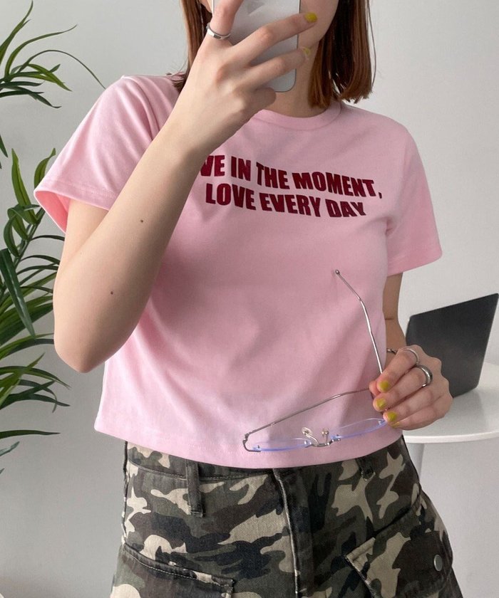 【ウィゴー/WEGO】のロゴラメちびT インテリア・キッズ・メンズ・レディースファッション・服の通販 founy(ファニー) https://founy.com/ ファッション Fashion レディースファッション WOMEN トップス・カットソー Tops/Tshirt シャツ/ブラウス Shirts/Blouses ロング / Tシャツ T-Shirts カットソー Cut and Sewn おすすめ Recommend カットソー Cut And Sew カーゴパンツ Cargo Pants コンパクト Compact ショート Short ストレート Straight スマホ Smartphone デニム Denim トレンド Trend ハーフ Half ミニスカート Mini Skirt 再入荷 Restock/Back In Stock/Re Arrival 半袖 Short Sleeve 夏 Summer 定番 Standard 春 Spring S/S・春夏 Ss・Spring/Summer |ID: prp329100004565591 ipo3291000000032371305
