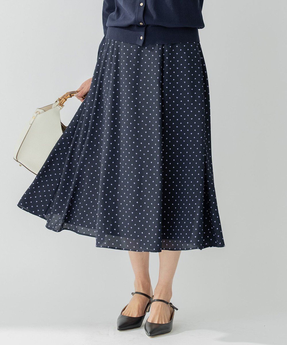 【23区/NIJYUSANKU】の【洗える】トライアングルプリント スカート インテリア・キッズ・メンズ・レディースファッション・服の通販 founy(ファニー) 　ファッション　Fashion　レディースファッション　WOMEN　スカート　Skirt　ヴィンテージ　Vintage　春　Spring　洗える　Washable　シルク　Silk　ジョーゼット　Georgette　トライアングル　Triangle　ドレープ　Drape　プリント　Print　モチーフ　Motif　S/S・春夏　Ss・Spring/Summer　夏　Summer　2023春夏・S/S　Ss,Spring/Summer,2023　2023年　2023　エレガント 上品　Elegant　ネイビープリント|ID: prp329100004568840 ipo3291000000032323265