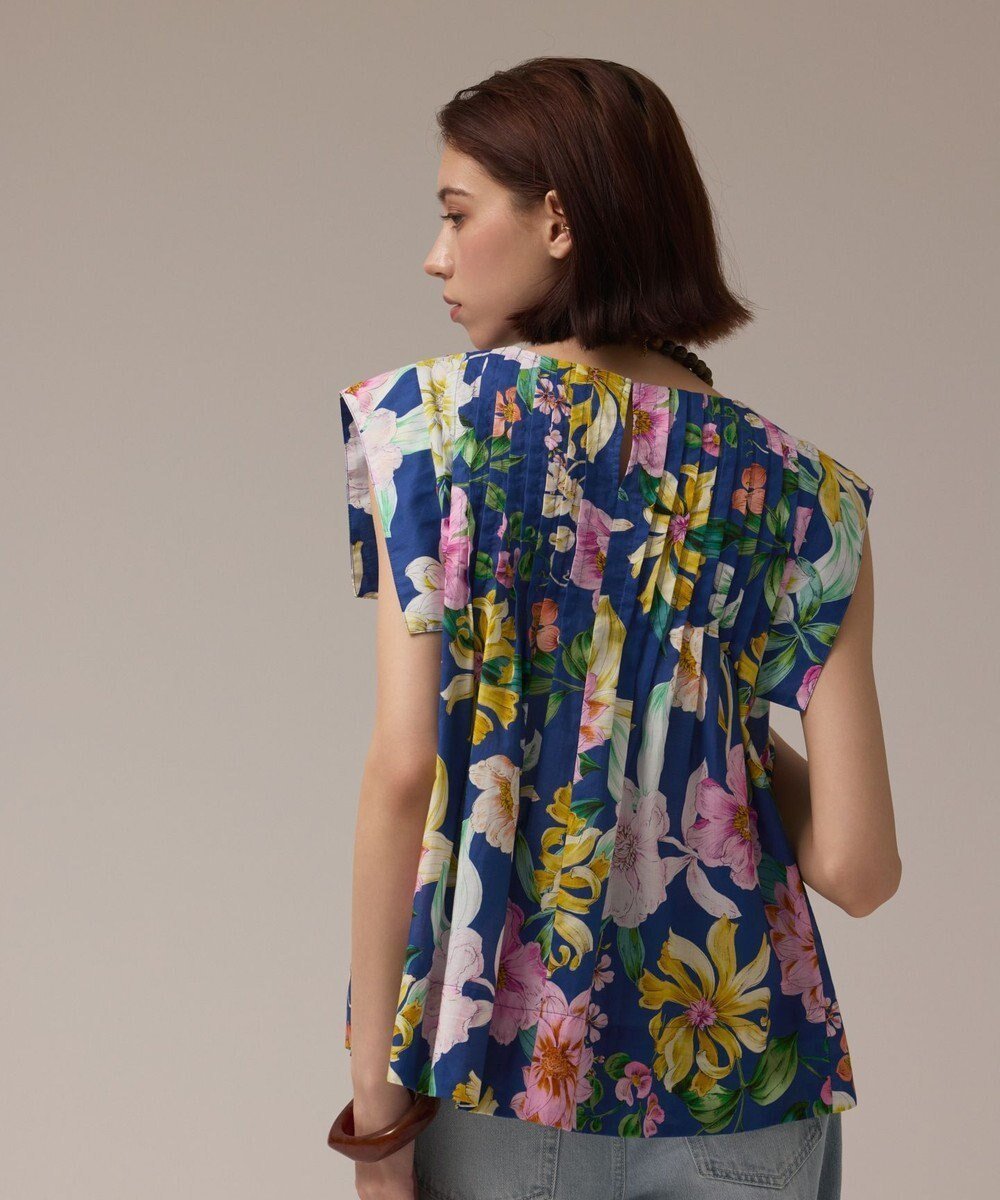 【グレース コンチネンタル/GRACE CONTINENTAL】のフラワープリントタックブラウス 人気、トレンドファッション・服の通販 founy(ファニー) 　ファッション　Fashion　レディースファッション　WOMEN　トップス・カットソー　Tops/Tshirt　シャツ/ブラウス　Shirts/Blouses　花柄・フラワープリント・モチーフ　Flower Patterns　NEW・新作・新着・新入荷　New Arrivals　フラワー　Flower　プリント　Print　リゾート　Resort　夏　Summer　春　Spring　S/S・春夏　Ss・Spring/Summer　 other-1|ID: prp329100004569273 ipo3291000000032327306