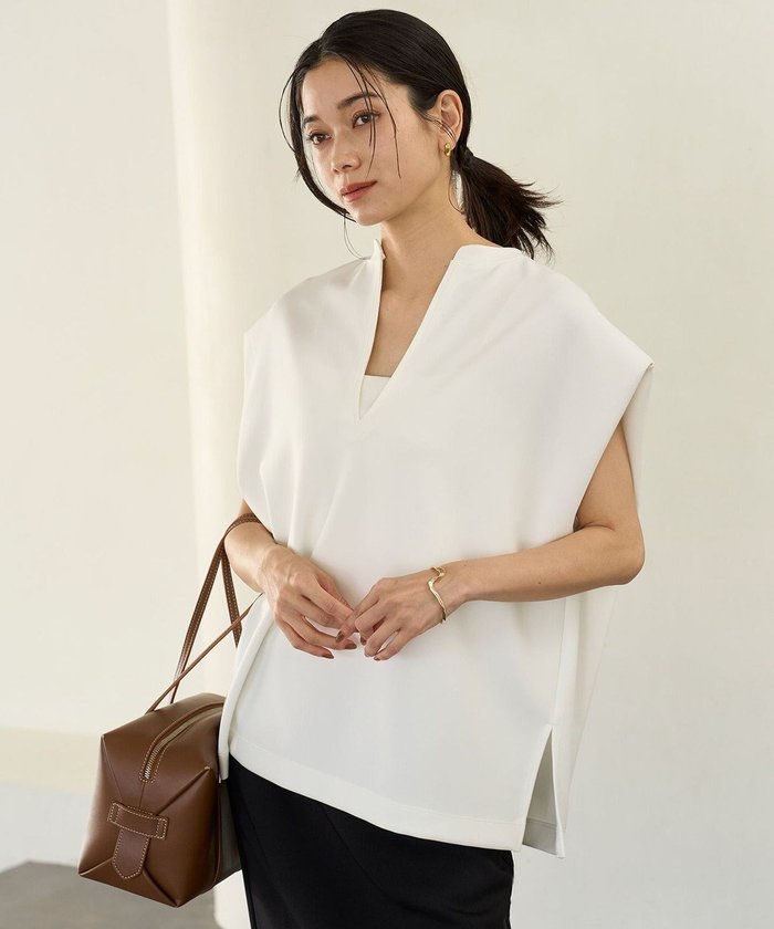 【アンフィーロ 自由区/UNFILO】の【接触冷感/UVカット】BEAUTY FORM JERSEY Light キーネックトップス インテリア・キッズ・メンズ・レディースファッション・服の通販 founy(ファニー) https://founy.com/ ファッション Fashion レディースファッション Fashion for Women トップス・カットソー Cut & Sew Tops シャツ・ブラウス・オフィスカジュアル Elegant Blouses & Button-Ups ロングTシャツ・Tシャツ Longline T-Shirts & Tees カットソー・ベーシックTシャツ Cut-and-Sewn Tops / Stretch Tees & Basics 春 Spring 秋 Autumn カットソー Cut and Sewn Top スウェット / スエット Sweatshirt, Sweatwear ストレッチ Stretch, Stretchy Fabric スリット Slit, Slit Detail セットアップ Set-Up, Coordinated Outfit タイトスカート Pencil Skirt, Tight Skirt ダウン Down, Puffer なめらか Smooth, Silky Texture フォルム Silhouette, Form S/S・春夏 SS, Spring/Summer, Warm Season おすすめ Recommended / Our Picks 夏 Summer エレガント 上品 Elegant |ID: prp329100004569313 ipo3291000000032327527