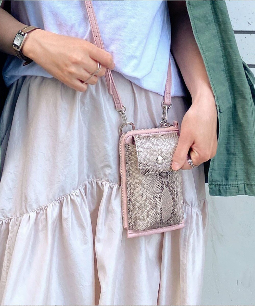 【ラ バガジェリー/LA BAGAGERIE】の【インスタグラマー chiyoさん×LA BAGAGERIE】コンビスマホショルダー インテリア・キッズ・メンズ・レディースファッション・服の通販 founy(ファニー) 　ファッション　Fashion　レディースファッション　Fashion for Women　シンプル　Simple, Minimal　チェック　Check, Plaid, Tartan　ベーシック　Basic, Essential　ラップ　Wrap, Wrap Design　ピンク×パイソン|ID: prp329100004569748 ipo3291000000033579966