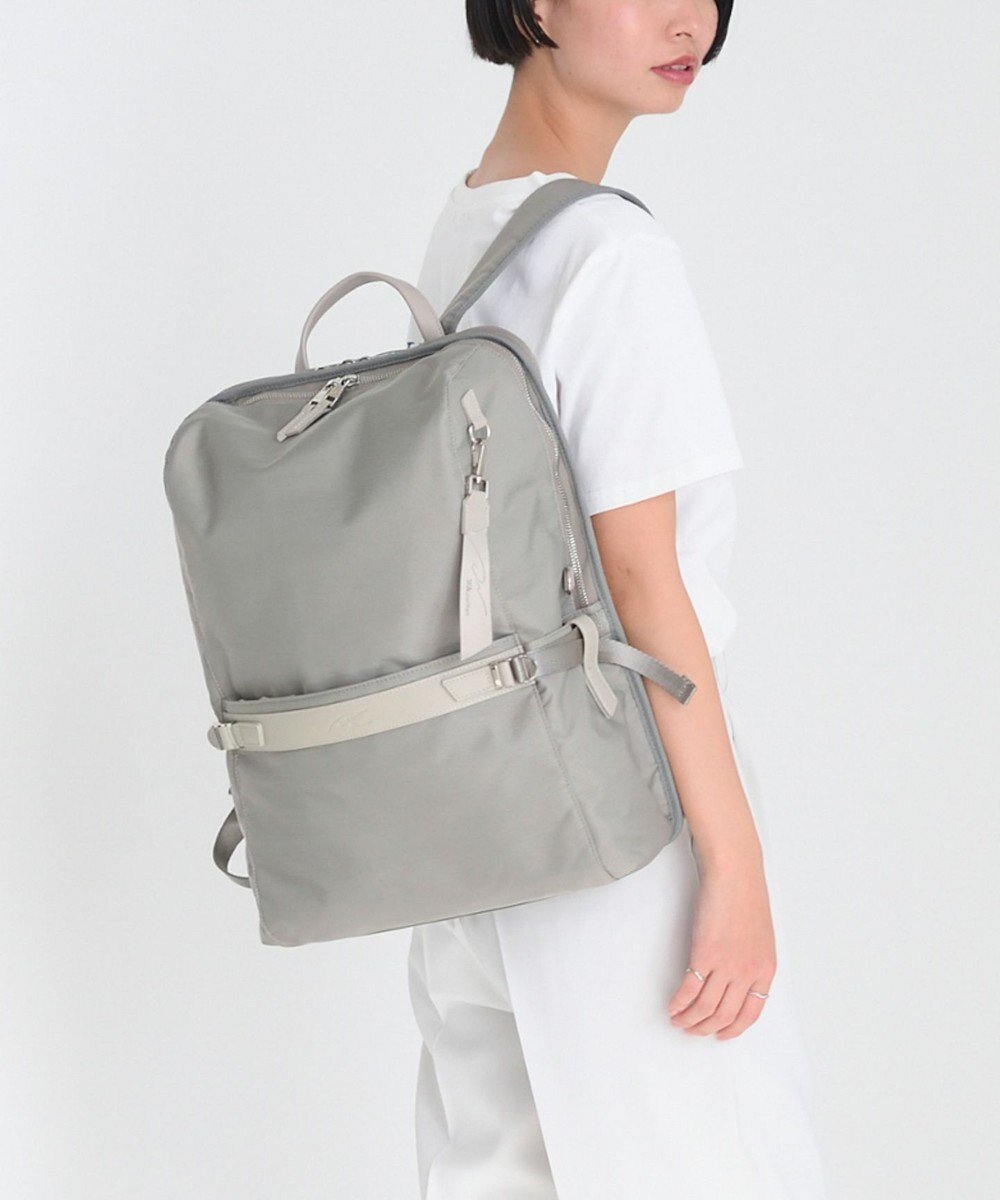 【エースバッグズアンドラゲッジ/ACE BAGS & LUGGAGE】のW .Day Night リッカ スクエアリュック B4サイズ 11713 ダブルアンドデイナイト ビジネスバッグ インテリア・キッズ・メンズ・レディースファッション・服の通販 founy(ファニー) 　ファッション　Fashion　レディースファッション　Fashion for Women　バッグ　Bags　コンパクト　Compact, Small Size　傘　Umbrella, Parasol　軽量　Lightweight, Ultra Light　スクエア　Square, Square Shape　スリーブ　Sleeve, Long Sleeve / Short Sleeve　チャーム　Charm, Pendant　バランス　Balance, Style Balance　フラップ　Flap, Flap Pocket　フロント　Front, Front Design　ポケット　Pocket, Pocket Detail　リボン　Ribbon, Bow　リュック　Backpack, Rucksack　ワーク　Workwear, Utility Style　おすすめ　Recommended / Our Picks　スーツケース キャリーケース　Suitcase / Carry Case　ビジネス 仕事 通勤　Business / Work / Commuting　グレー|ID: prp329100004570232 ipo3291000000034387652