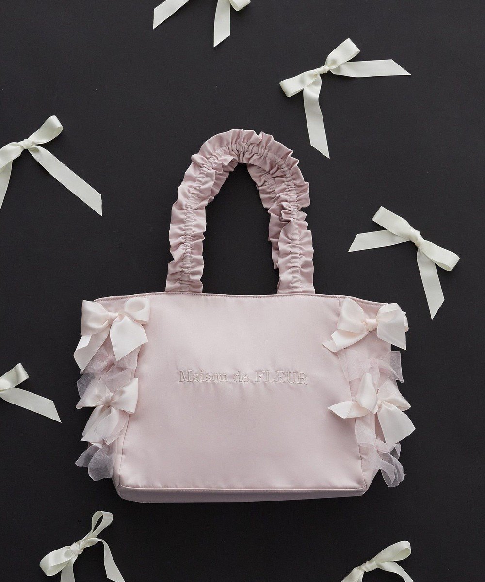 【メゾンドフルール/Maison de FLEUR】のリボンギャザーハンドルトートバッグ インテリア・キッズ・メンズ・レディースファッション・服の通販 founy(ファニー) 　ファッション　Fashion　レディースファッション　Fashion for Women　バッグ　Bags　オーガンジー　Organza Fabric　ギャザー　Gathered, Ruffled　サテン　Satin, Glossy Fabric　ポケット　Pocket, Pocket Detail　リボン　Ribbon, Bow　ビジネス 仕事 通勤　Business / Work / Commuting　Pink|ID: prp329100004570333 ipo3291000000033374219