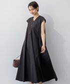 【23区/NIJYUSANKU】の【先行予約/接触冷感/撥水加工/洗える】ストレッチブロード Vネックワンピース ブラック系|ID:prp329100004570403