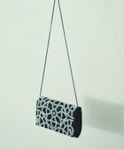 【グレース コンチネンタル/GRACE CONTINENTAL】のパールフラワークラッチバッグ ブラック|ID: prp329100004571742 ipo3291000000032349528