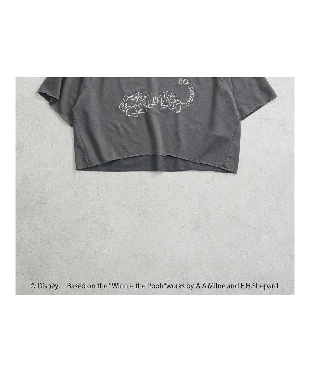 【グリーンパークス/Green Parks】のWinnie the Pooh/ショート丈プルオーバー インテリア・キッズ・メンズ・レディースファッション・服の通販 founy(ファニー) ファッション Fashion レディースファッション Fashion for Women トップス・カットソー Cut & Sew Tops シャツ・ブラウス・オフィスカジュアル Elegant Blouses & Button-Ups ロングTシャツ・Tシャツ Longline T-Shirts & Tees カジュアルプルオーバー・ニットトップス Pullovers & Knit Tops / Casual Pullovers カットソー・ベーシックTシャツ Cut-and-Sewn Tops / Stretch Tees & Basics カットソー Cut and Sewn Top キャラクター Character, Licensed Characters ショート Short, Short Length スリーブ Sleeve, Long Sleeve / Short Sleeve バランス Balance, Style Balance プリント Print, Printed Pattern ポケット Pocket, Pocket Detail 夏 Summer 春 Spring S/S・春夏 SS, Spring/Summer, Warm Season Charcoal Gray|ID: prp329100004571974 ipo3291000000033684299