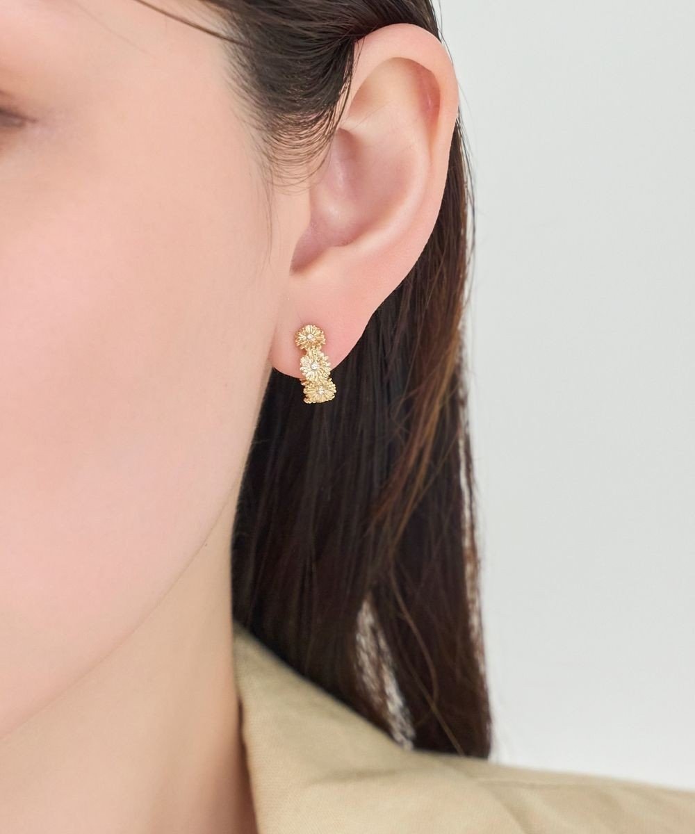 【フィービィー/phoebe】の【金属アレルギー対応】マーガレットフラワーフープピアス ゴールド インテリア・キッズ・メンズ・レディースファッション・服の通販 founy(ファニー) 　ファッション　Fashion　レディースファッション　Fashion for Women　アクセサリー　Fashion Accessories　イヤリング　Earrings　ビジュー　Bijou, Jewel-like Accent　フラワー　Flower, Floral　モチーフ　Motif, Design Theme　エレガント 上品　Elegant　ゴールド|ID: prp329100004572210 ipo3291000000033255224