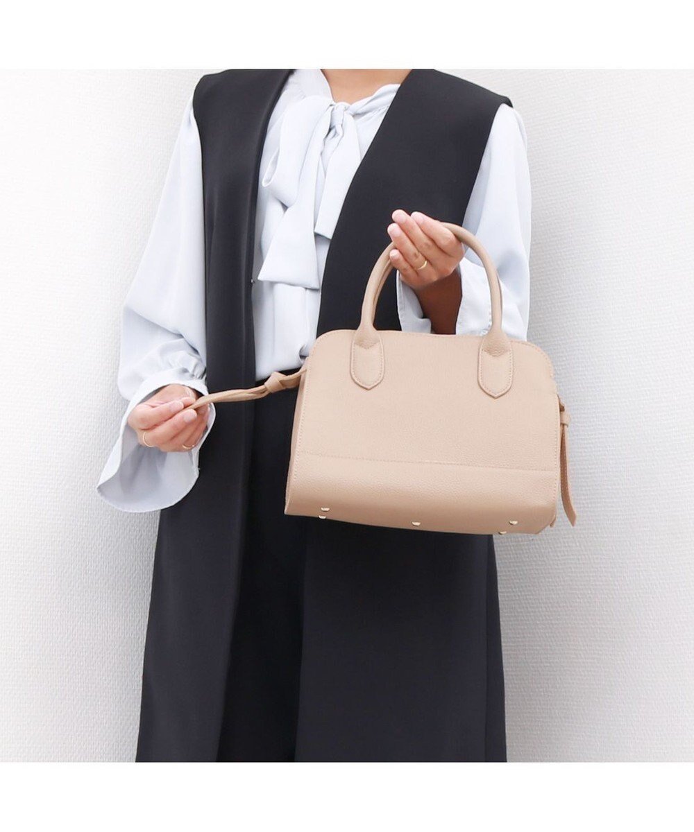 【アンビリオン/UNBILLION】のペルケ perche / 牛革スクエア2way手提げ インテリア・キッズ・メンズ・レディースファッション・服の通販 founy(ファニー) ファッション Fashion レディースファッション Fashion for Women おすすめ Recommended / Our Picks オケージョン Occasion Wear ショルダー Shoulder, Shoulder Strap スクエア Square, Square Shape フォルム Silhouette, Form リボン Ribbon, Bow 入学式 Entrance Ceremony 結婚式 Wedding 財布 Wallet, Purse オーク|ID: prp329100004573165 ipo3291000000033408483