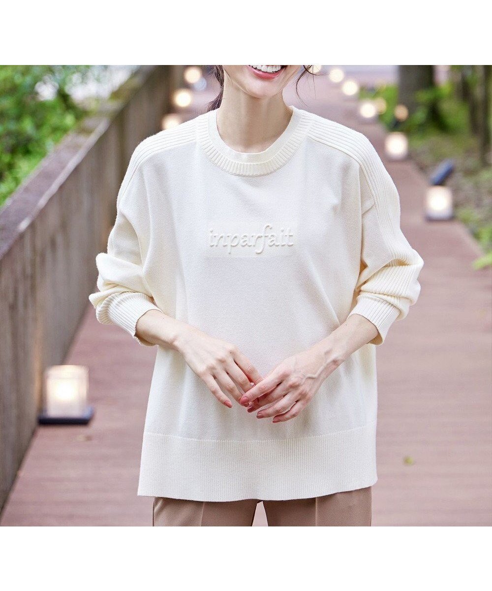 【ティアクラッセ/Tiaclasse】の【洗える】エンボスロゴニットプルオーバー インテリア・キッズ・メンズ・レディースファッション・服の通販 founy(ファニー) 　ファッション　Fashion　レディースファッション　Fashion for Women　トップス・カットソー　Cut & Sew Tops　ニット　Knit Tops & Sweaters　カジュアルプルオーバー・ニットトップス　Pullovers & Knit Tops / Casual Pullovers　洗える　Machine Washable　秋　Autumn　シューズ　Shoes, Footwear　シンプル　Simple, Minimal　スリット　Slit, Slit Detail　セーター　Sweater, Knitwear　チュニック　Tunic, Long Top　長袖　Long Sleeve, Full Sleeve　ポケット　Pocket, Pocket Detail　ラウンド　Round, Round Neck　楽ちん　Easy Fit, Comfortable　冬　Winter / This Winter　A/W・秋冬　Autumn/Winter　再入荷　Restock / Back in Stock　新作・新入荷　New Arrivals / New In　オフホワイト|ID: prp329100004573197 ipo3291000000033679138