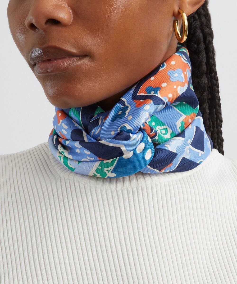 【リバティ/LIBERTY】のチューダー パッチワーク 90x90 シルクスカーフ 人気、トレンドファッション・服の通販 founy(ファニー) 　ファッション　Fashion　レディースファッション　Fashion for Women　イタリア　Italy　エレガント 上品　Elegant　キルティング　Quilted, Quilting　シルク　Silk, 100% Silk　シンプル　Simple, Minimal　スカーフ　Scarf, Neckwear　バンダナ　Bandana, Head Scarf　パッチワーク　Patchwork, Mixed Fabric　プリント　Print, Printed Pattern　 other-1|ID: prp329100004573288 ipo3291000000032723526