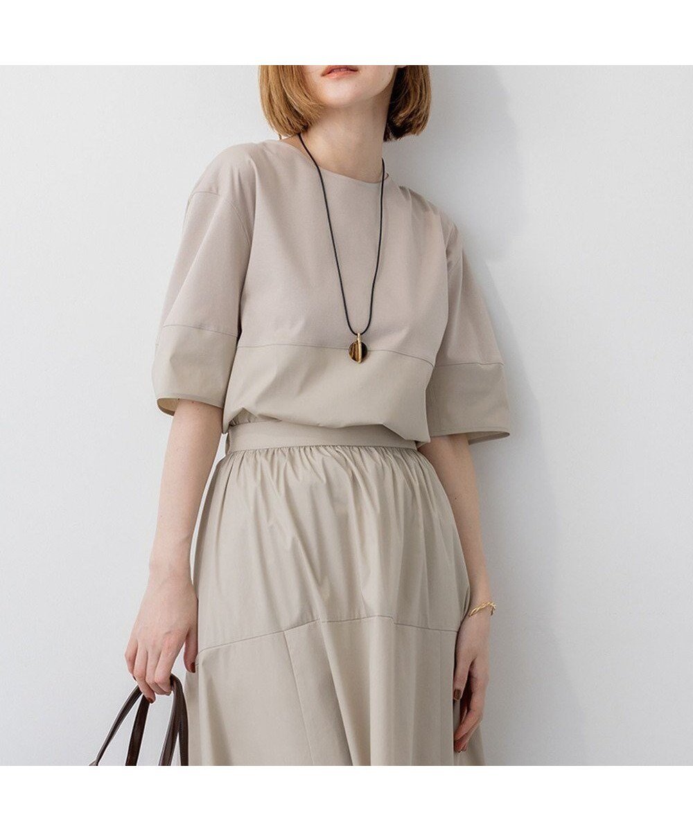 【23区/NIJYUSANKU】の【洗える】シルエットスムースコンビ バックフレア カットソー インテリア・キッズ・メンズ・レディースファッション・服の通販 founy(ファニー) 　ファッション　Fashion　レディースファッション　Fashion for Women　トップス・カットソー　Cut & Sew Tops　シャツ・ブラウス・オフィスカジュアル　Elegant Blouses & Button-Ups　ロングTシャツ・Tシャツ　Longline T-Shirts & Tees　カットソー・ベーシックTシャツ　Cut-and-Sewn Tops / Stretch Tees & Basics　春　Spring　洗える　Machine Washable　カットソー　Cut and Sewn Top　シンプル　Simple, Minimal　フレア　Flare, Flared　S/S・春夏　SS, Spring/Summer, Warm Season　夏　Summer　エレガント 上品　Elegant　2025年　2025　2025春夏・S/S　Spring/Summer 2025 SS25　ベージュ系|ID: prp329100004573356 ipo3291000000035724328