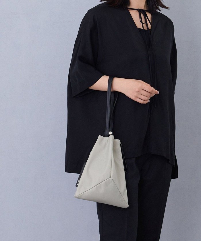【ミオフィラノ/MioFIRANO】のNY-01 truss_hand bag ナイロン エコロンオックス はっ水 MIOF. ミオフ インテリア・キッズ・メンズ・レディースファッション・服の通販 founy(ファニー) https://founy.com/ ファッション Fashion レディースファッション Fashion for Women 巾着 Drawstring Bag, Kinchaku スリム Slim, Slim Fit フォルム Silhouette, Form ポケット Pocket, Pocket Detail モダン Modern, Contemporary 日本製 Made In Japan 旅行 Travel |ID: prp329100004573388 ipo3291000000032724469