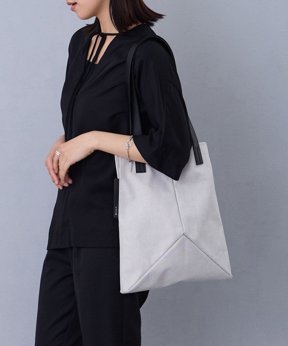 【ミオフィラノ/MioFIRANO】のCN-02 truss_tote bag コットン 綿麻キャンパー はっ水 A4サイズ対応 MIOF. ミオフ インテリア・キッズ・メンズ・レディースファッション・服の通販 founy(ファニー) 　ファッション　Fashion　レディースファッション　Fashion for Women　バッグ　Bags　アウトドア　Outdoor Clothing　巾着　Drawstring Bag, Kinchaku　シンプル　Simple, Minimal　スタイリッシュ　Stylish, Fashionable　スリム　Slim, Slim Fit　ベーシック　Basic, Essential　ポケット　Pocket, Pocket Detail　日本製　Made In Japan　旅行　Travel　ビジネス 仕事 通勤　Business / Work / Commuting　CHAMBRAY|ID: prp329100004573391 ipo3291000000033658209