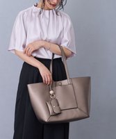 【ミオフィラノ/MioFIRANO】のDOOR I001 トートバッグ A4サイズ対応 リバーシブル 人気、トレンドファッション・服の通販 founy(ファニー) ファッション Fashion レディースファッション Ladies' Fashion Online バッグ Bag ウッド Wood カッティング Cutting 軽量 Lightweight スエード Suede チャーム Charm トレンド Trend フォルム Form ポケット Pocket マグネット Magnet リバーシブル Reversible |ID:prp329100004573393