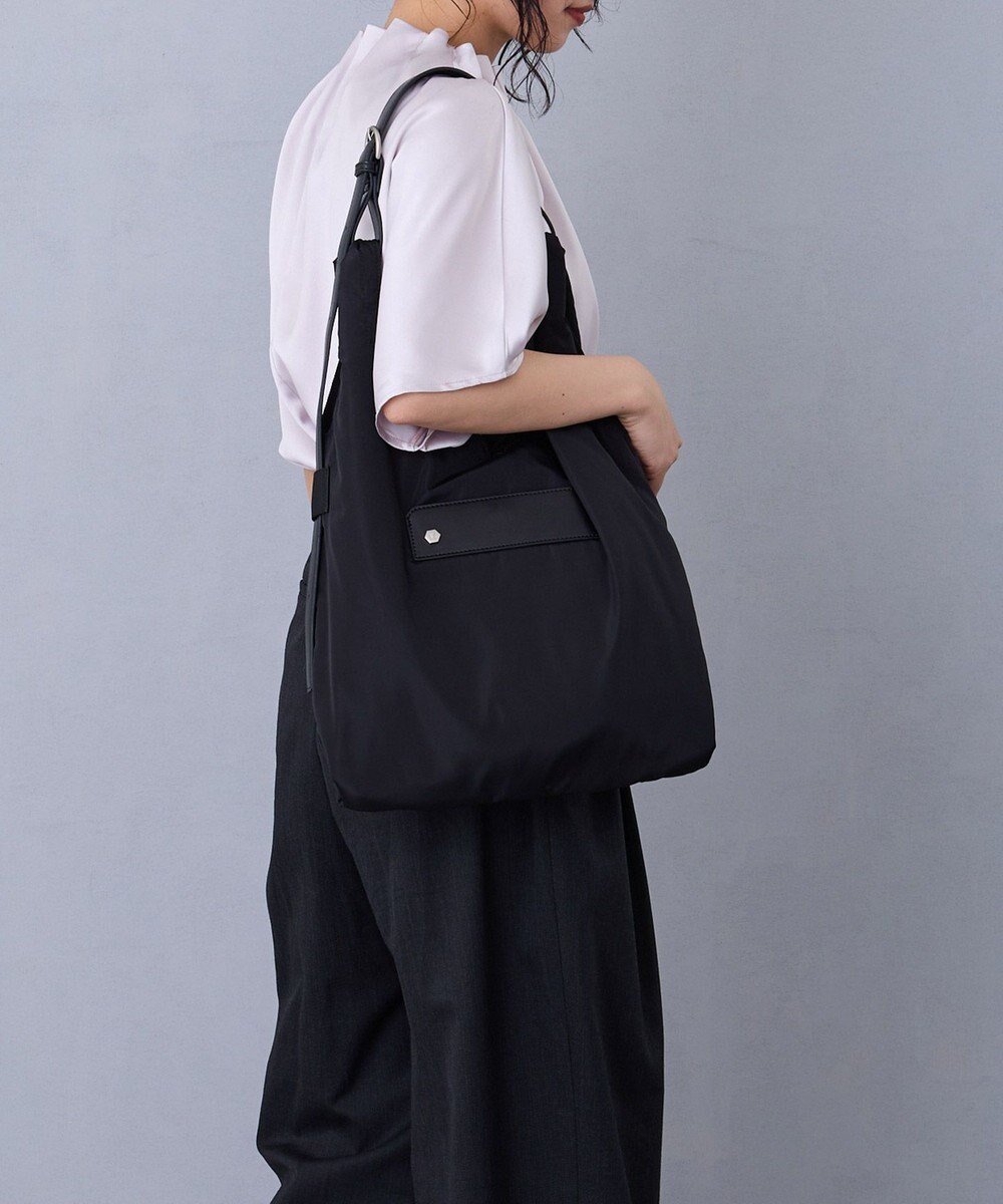 【ミオフィラノ/MioFIRANO】のSILHOUETTE V002 トートバッグ はっ水 A4サイズ対応 人気、トレンドファッション・服の通販 founy(ファニー) 　ファッション　Fashion　レディースファッション　Fashion for Women　バッグ　Bags　軽量　Lightweight, Ultra Light　スマート　Smart, Elegant　スリム　Slim, Slim Fit　フォルム　Silhouette, Form　ポケット　Pocket, Pocket Detail　マグネット　Magnet, Magnetic Closure　 other-1|ID: prp329100004573399 ipo3291000000033657697