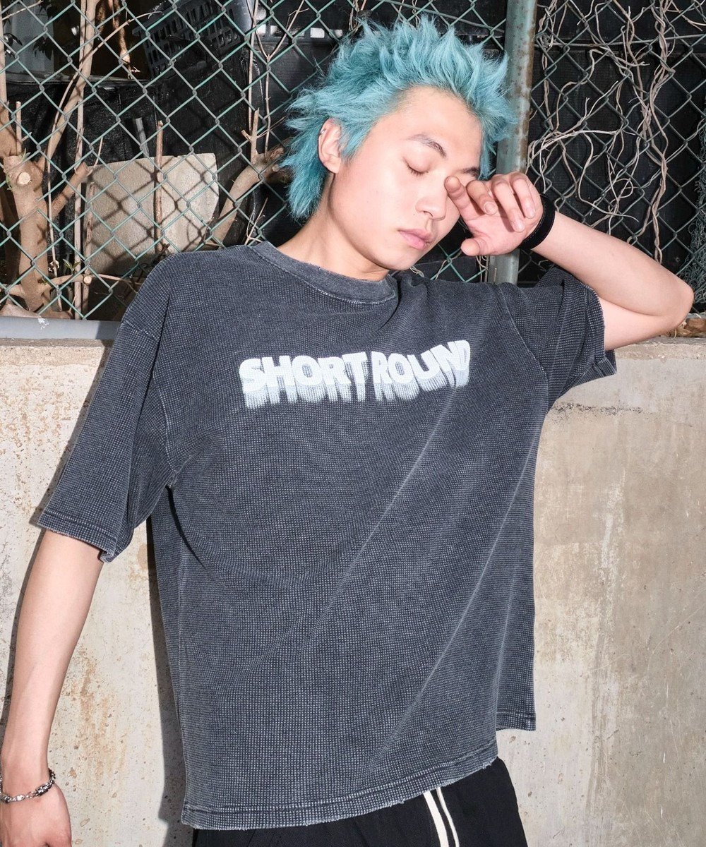 【ウィゴー/WEGO】の【ユニセックス着用ITEM/MLサイズ展開】ブリーチワッフルダメージグラフィックT(SS) インテリア・キッズ・メンズ・レディースファッション・服の通販 founy(ファニー) 　ファッション　Fashion　レディースファッション　Fashion for Women　トップス・カットソー　Cut & Sew Tops　シャツ・ブラウス・オフィスカジュアル　Elegant Blouses & Button-Ups　ロングTシャツ・Tシャツ　Longline T-Shirts & Tees　カットソー・ベーシックTシャツ　Cut-and-Sewn Tops / Stretch Tees & Basics　春　Spring　秋　Autumn　カットソー　Cut and Sewn Top　スマホ　Smartphone, Mobile Device　ダメージ　Distressed, Destroyed　デニム　Denim, Jeans Material　トレンド　Trend, Trending Now　ハーフ　Half, Half-Length　フロント　Front, Front Design　ブリーチ　Bleach, Washed Finish　プリーツ　Pleats, Pleated　ワッフル　Waffle, Waffle Knit　S/S・春夏　SS, Spring/Summer, Warm Season　おすすめ　Recommended / Our Picks　夏　Summer　スミクロ|ID: prp329100004574100 ipo3291000000032723893