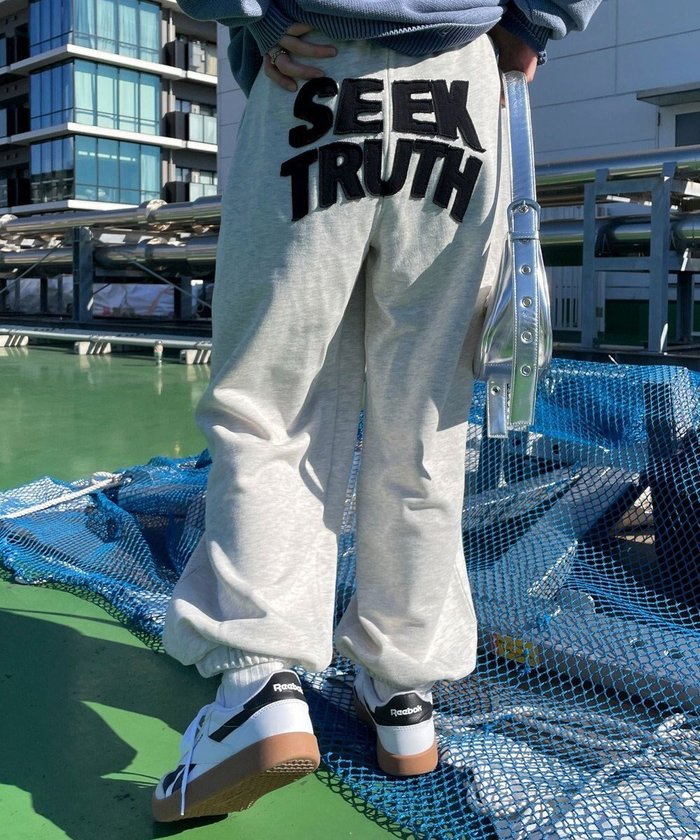【ウィゴー/WEGO】の【ウエストゴム】ヒップロゴスウェットパンツ インテリア・キッズ・メンズ・レディースファッション・服の通販 founy(ファニー) https://founy.com/ ファッション Fashion レディースファッション Fashion for Women パンツ Pants & Trousers 春 Spring ショート Short, Short Length スニーカー Sneakers, Trainers スマホ Smartphone, Mobile Device トレンド Trend, Trending Now ボトム Bottoms, Lower Wear S/S・春夏 SS, Spring/Summer, Warm Season おすすめ Recommended / Our Picks 夏 Summer |ID: prp329100004574125 ipo3291000000033657356