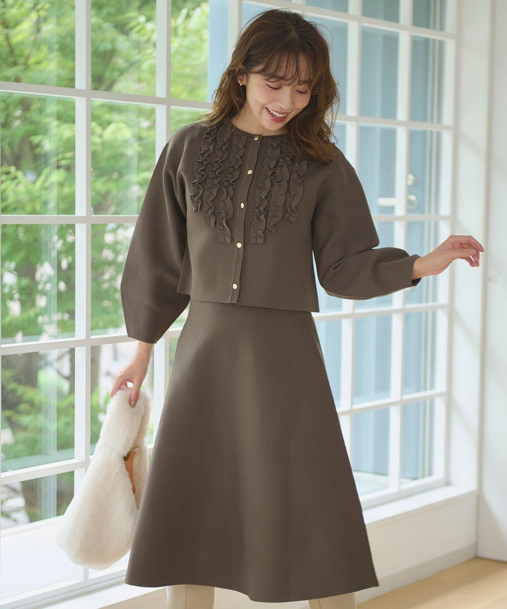 【フェルゥ/Feroux】の【洗える】パフスリーブフリル ニットセットアップ インテリア・キッズ・メンズ・レディースファッション・服の通販 founy(ファニー) ファッション Fashion レディースファッション Fashion for Women ワンピース Dresses オケージョン Occasion Wear 洗える Machine Washable 秋 Autumn カーディガン Cardigan, Knitwear 今季 This Season, Current Season ジャケット Jacket, Outerwear スカーフ Scarf, Neckwear セットアップ Set-Up, Coordinated Outfit ネックレス Necklace, Pendant Necklace フリル Frill, Ruffle フレア Flare, Flared A/W・秋冬 Autumn/Winter ダークブラウン系|ID: prp329100004576088 ipo3291000000034232188