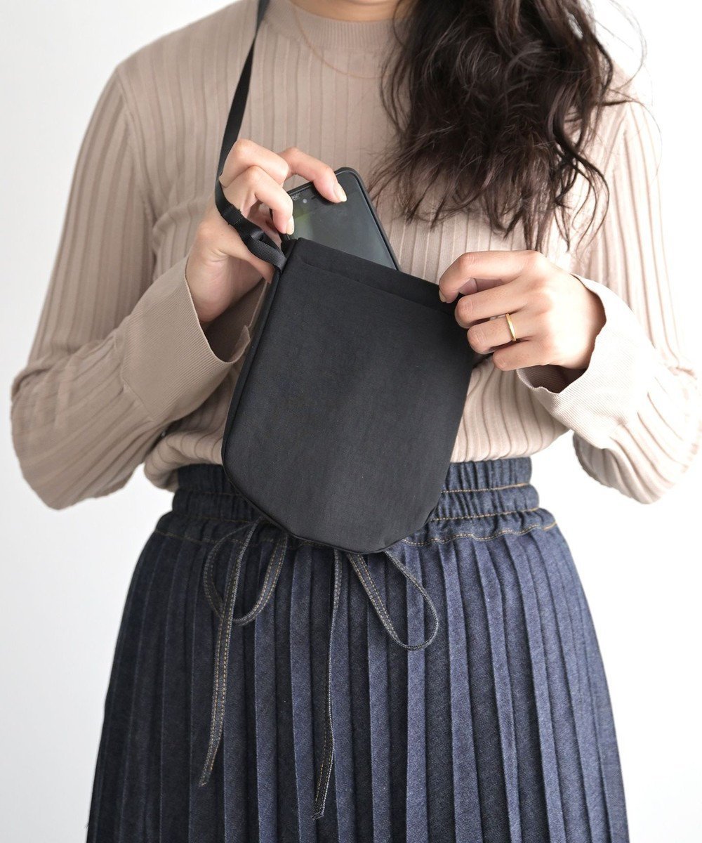 【ニジュウ カノウ/NIZYU KANO】のLIGHT NYLONショルダーポーチ インテリア・キッズ・メンズ・レディースファッション・服の通販 founy(ファニー) ファッション Fashion レディースファッション Fashion for Women ポーチ&ミニバッグ Pouches & Mini Bags コンパクト Compact, Small Size 軽量 Lightweight, Ultra Light ショルダー Shoulder, Shoulder Strap シンプル Simple, Minimal 財布 Wallet, Purse ポケット Pocket, Pocket Detail ポーチ Pouch, Small Case 旅行 Travel ブラック|ID: prp329100004576400 ipo3291000000033670910