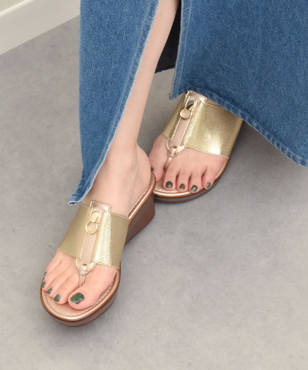 【インター ショシュール/INTER-CHAUSSURES】の【ITALIAN SHOEMAKERS】メタルモチーフウェッジヒールサンダル インテリア・キッズ・メンズ・レディースファッション・服の通販 founy(ファニー) 　ファッション　Fashion　レディースファッション　Ladies' Fashion Online　NEW・新作・新着・新入荷　New Arrivals　おすすめ　Recommend　イタリア　Italy　インソール　Insole　クッション　Cushion　サンダル　Sandals　シューズ　Shoes　リラックス　Relax　人気　Popularity　夏　Summer　春　Spring　S/S・春夏　Ss・Spring/Summer　ゴールド|ID: prp329100004576523 ipo3291000000032672114
