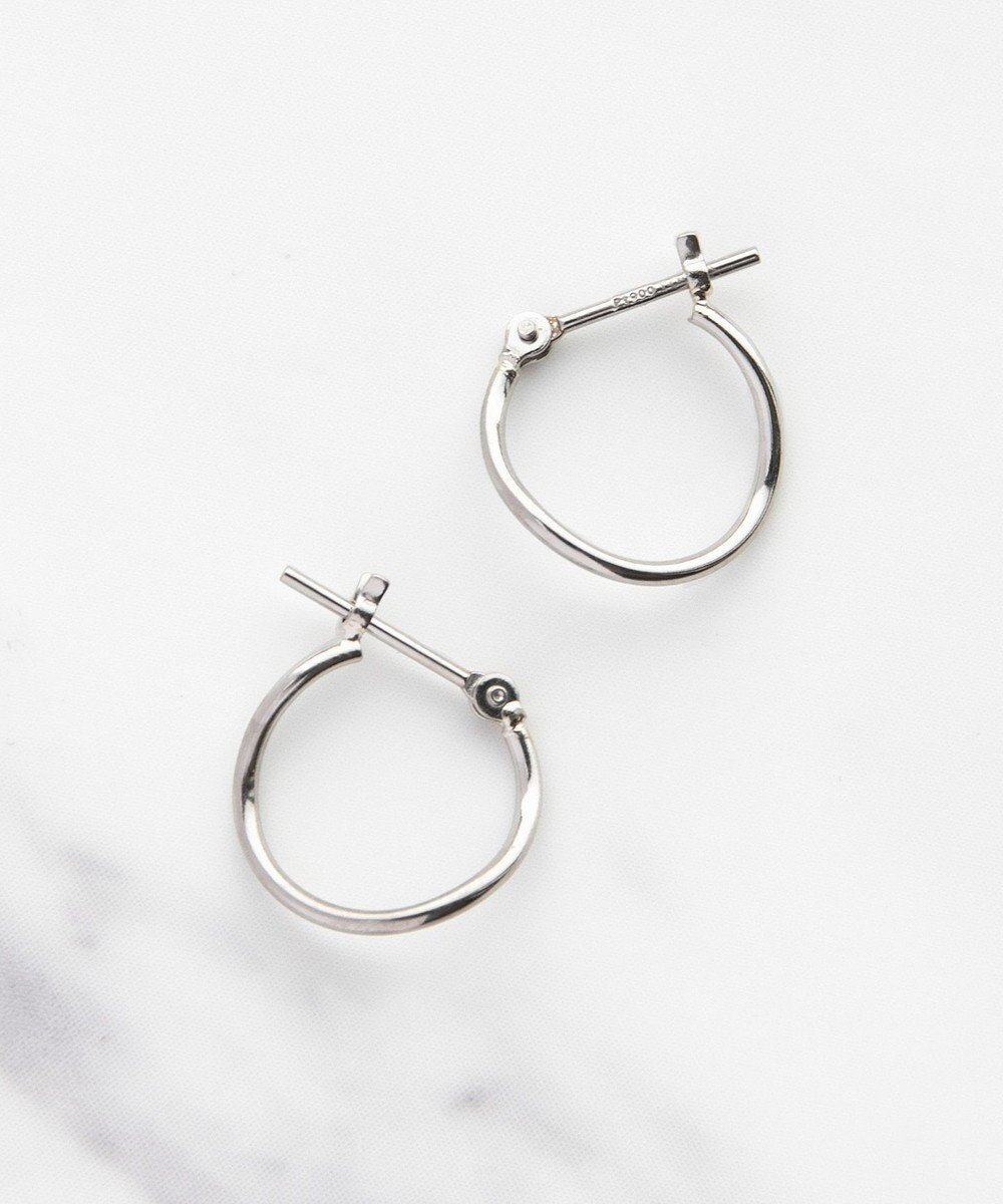 【トッカ/TOCCA】の【WEB限定】PETAL HOOP PIERCED EARRINGS プラチナ ピアス インテリア・キッズ・メンズ・レディースファッション・服の通販 founy(ファニー) 　ファッション　Fashion　レディースファッション　Fashion for Women　ジュエリー　Jewelry　ファッションリング　Fashion Rings　イヤリング・フープ・ドロップタイプ　Hoop, Drop & Clip Earrings　アクセサリー　Fashion Accessories　シンプル　Simple, Minimal　フープ　Hoop, Hoop Earrings　ポーチ　Pouch, Small Case　リュクス　Luxury, Elegant, High-End, Chic　再入荷　Restock / Back in Stock　プラチナ系|ID: prp329100004576570 ipo3291000000032724124