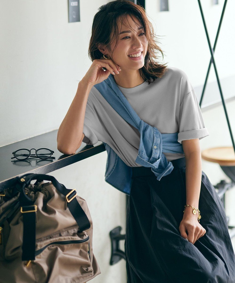 【23区/NIJYUSANKU】の【一部店舗限定】半袖 IT TEE インテリア・キッズ・メンズ・レディースファッション・服の通販 founy(ファニー) 　ファッション　Fashion　レディースファッション　WOMEN　トップス・カットソー　Tops/Tshirt　シャツ/ブラウス　Shirts/Blouses　ロング / Tシャツ　T-Shirts　カットソー　Cut and Sewn　春　Spring　カットソー　Cut And Sew　ストレッチ　Stretch　スリット　Slit　スリーブ　Sleeve　なめらか　Smooth　人気　Popularity　パターン　Pattern　フレンチ　French　ベーシック　Basic　ボトム　Bottom　半袖　Short Sleeve　リラックス　Relax　S/S・春夏　Ss・Spring/Summer　再入荷　Restock/Back In Stock/Re Arrival　夏　Summer　2023春夏・S/S　Ss,Spring/Summer,2023　2023年　2023　エレガント 上品　Elegant　グレージュ系|ID: prp329100004577914 ipo3291000000032426437