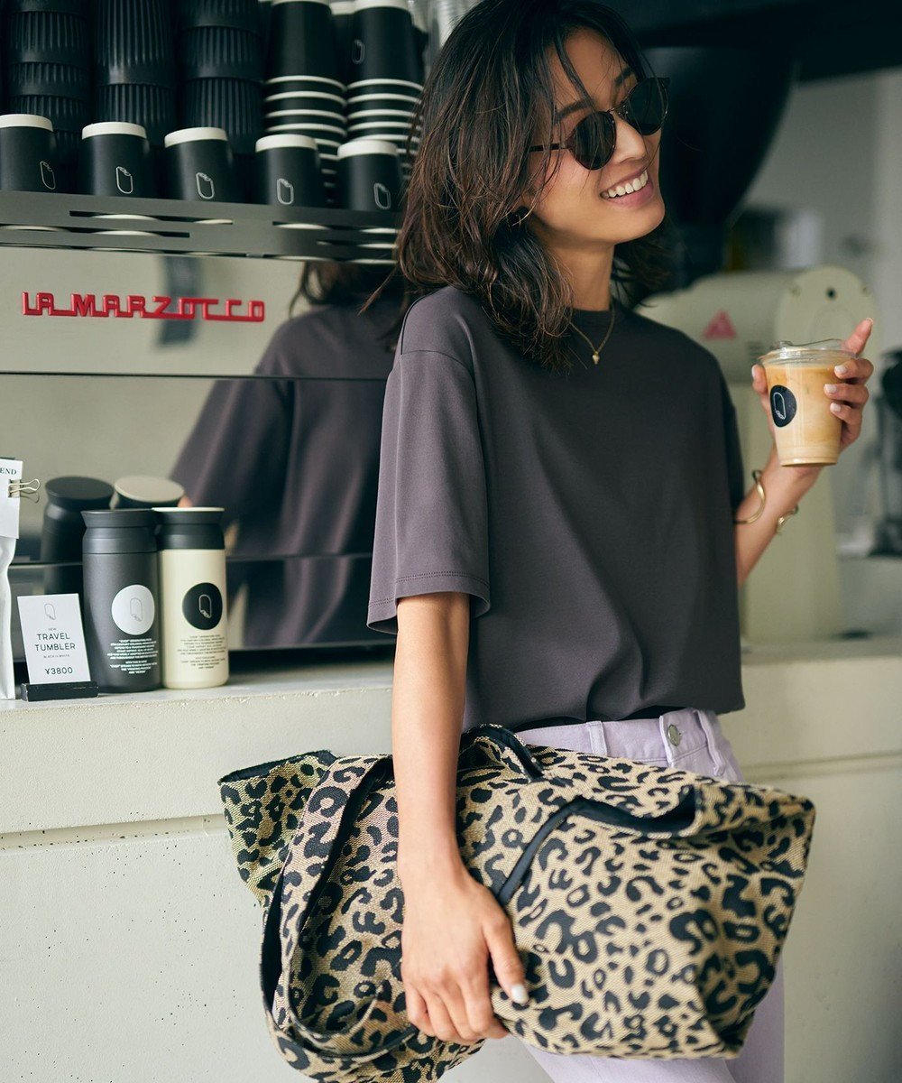 【23区/NIJYUSANKU】の【一部店舗限定】半袖 IT TEE インテリア・キッズ・メンズ・レディースファッション・服の通販 founy(ファニー) 　ファッション　Fashion　レディースファッション　WOMEN　トップス・カットソー　Tops/Tshirt　シャツ/ブラウス　Shirts/Blouses　ロング / Tシャツ　T-Shirts　カットソー　Cut and Sewn　春　Spring　カットソー　Cut And Sew　ストレッチ　Stretch　スリット　Slit　スリーブ　Sleeve　なめらか　Smooth　人気　Popularity　パターン　Pattern　フレンチ　French　ベーシック　Basic　ボトム　Bottom　半袖　Short Sleeve　リラックス　Relax　S/S・春夏　Ss・Spring/Summer　再入荷　Restock/Back In Stock/Re Arrival　夏　Summer　2023春夏・S/S　Ss,Spring/Summer,2023　2023年　2023　エレガント 上品　Elegant　ブラウン系|ID: prp329100004577914 ipo3291000000032426439