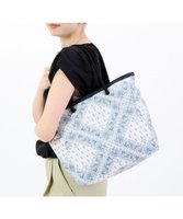 【レスポートサック/LeSportsac】のML 2 WAY TOTE /バンダナブリーズ/ディープシーブルー 人気、トレンドファッション・服の通販 founy(ファニー) ファッション Fashion レディースファッション WOMEN バッグ Bag シンプル Simple スクエア Square スマホ Smartphone ペイズリー Paisley ボックス Box ポケット Pocket リバーシブル Reversible NEW・新作・新着・新入荷 New Arrivals おすすめ Recommend |ID:prp329100004578012
