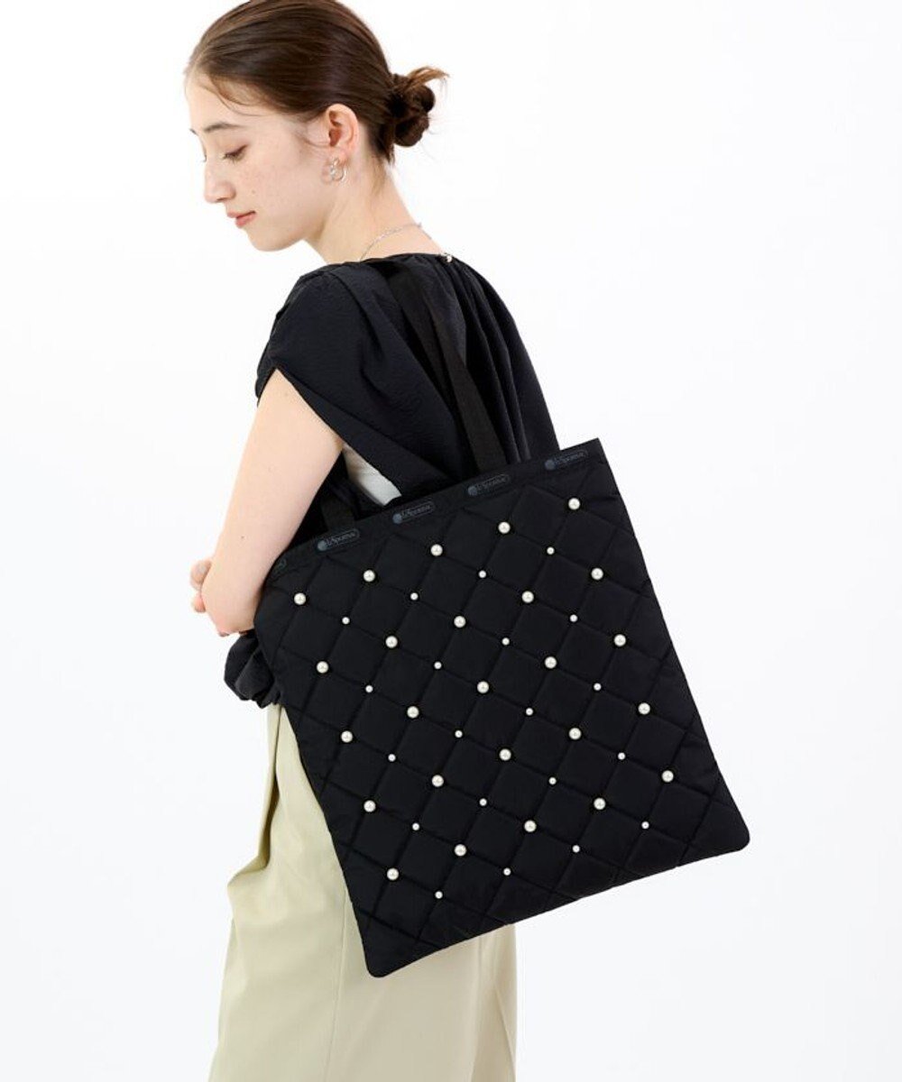 【レスポートサック/LeSportsac】のLG EMERALD TOTE W/ PEARLS/ミッドナイトパール インテリア・キッズ・メンズ・レディースファッション・服の通販 founy(ファニー) 　ファッション　Fashion　レディースファッション　Fashion for Women　バッグ　Bags　キルティング　Quilted, Quilting　コレクション　Collection, Seasonal Line　軽量　Lightweight, Ultra Light　シンプル　Simple, Minimal　スリム　Slim, Slim Fit　雑誌　Magazine, Fashion Magazine　パール　Pearl, Pearl Accent　プリント　Print, Printed Pattern　ポケット　Pocket, Pocket Detail　おすすめ　Recommended / Our Picks　ビジネス 仕事 通勤　Business / Work / Commuting　ミッドナイトパール|ID: prp329100004578024 ipo3291000000034271628